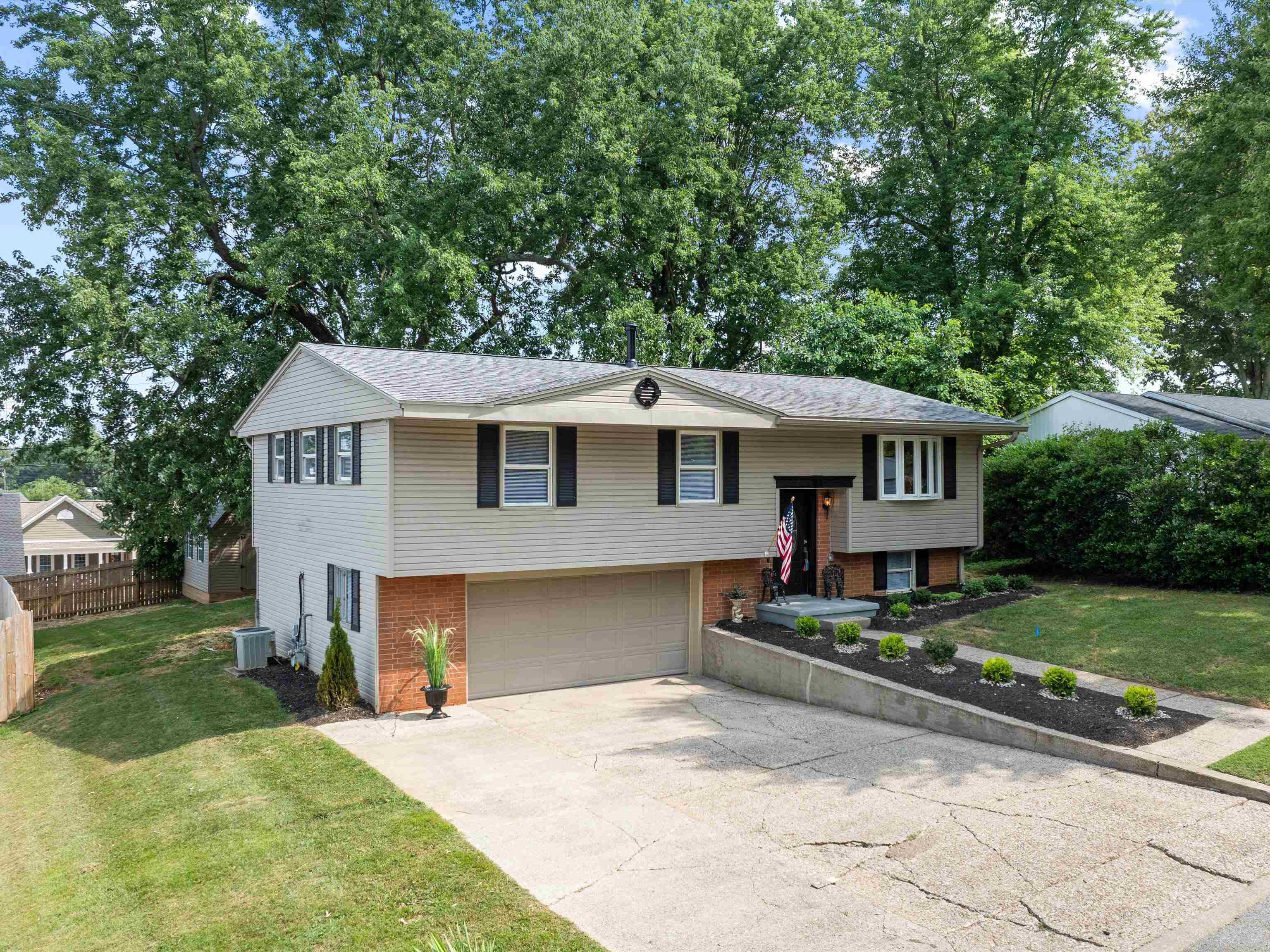 1808 Mt Vernon Drive, Owensboro, Kentucky 42303, 4 Bedrooms Bedrooms, ,2 BathroomsBathrooms,Single Family Residence,For Sale,Mt Vernon Drive,89812