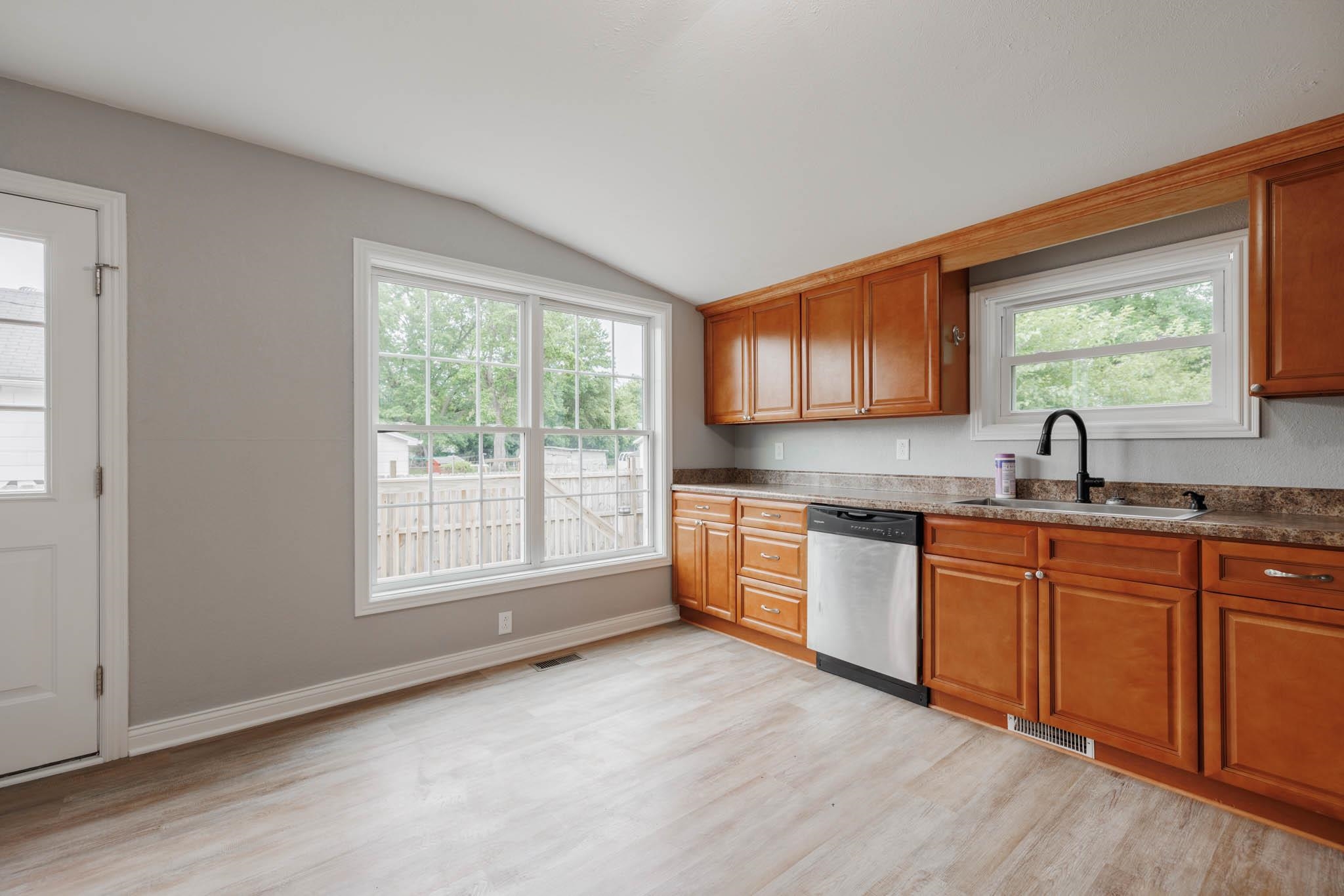 904 12th Street, Owensboro, Kentucky 42301, 2 Bedrooms Bedrooms, ,1 BathroomBathrooms,Single Family Residence,For Sale,12th Street,89813