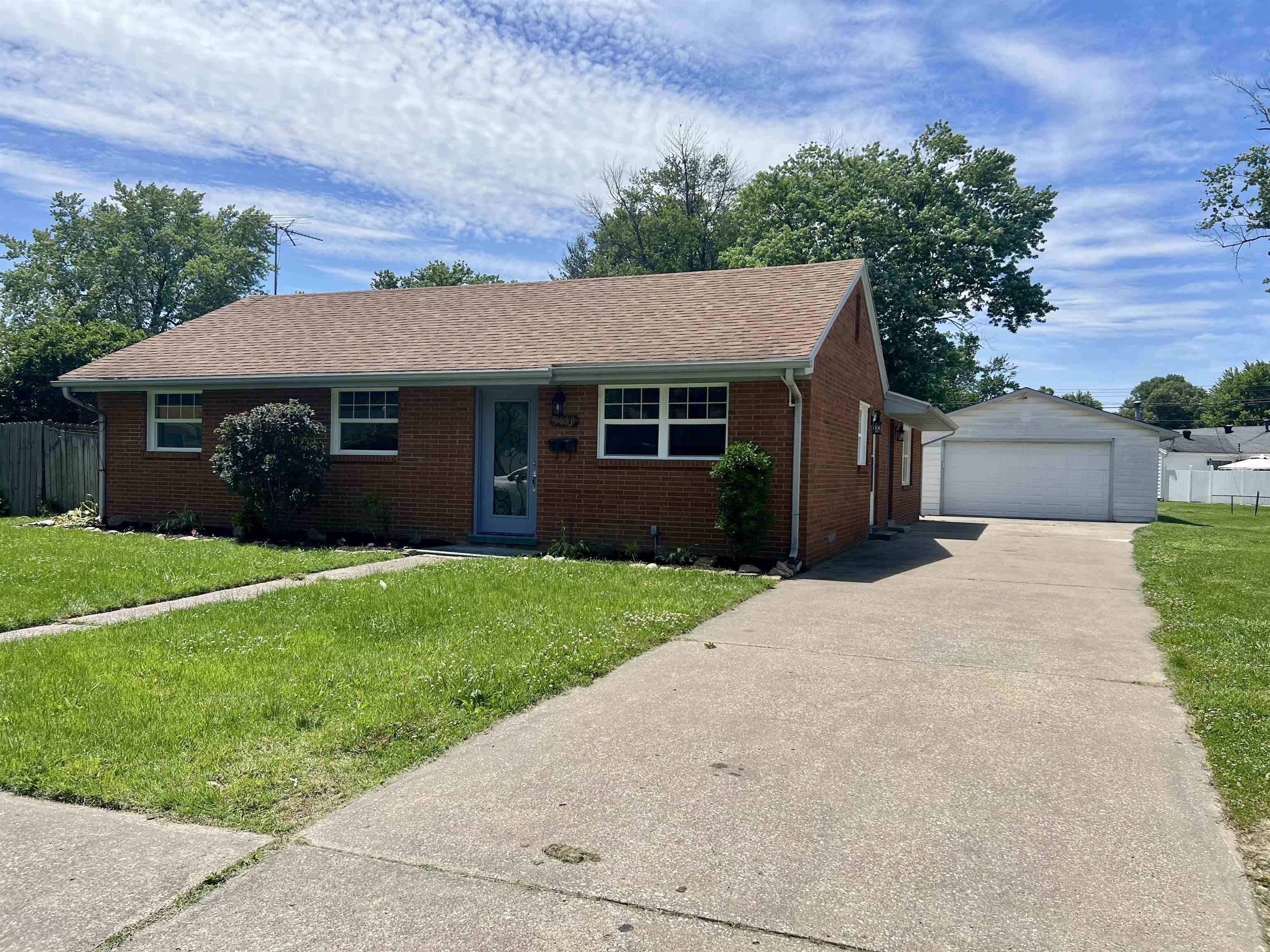 3818 Longfellow Drive, Owensboro, Kentucky 42303, 3 Bedrooms Bedrooms, ,2 BathroomsBathrooms,Single Family Residence,For Sale,Longfellow Drive,89816