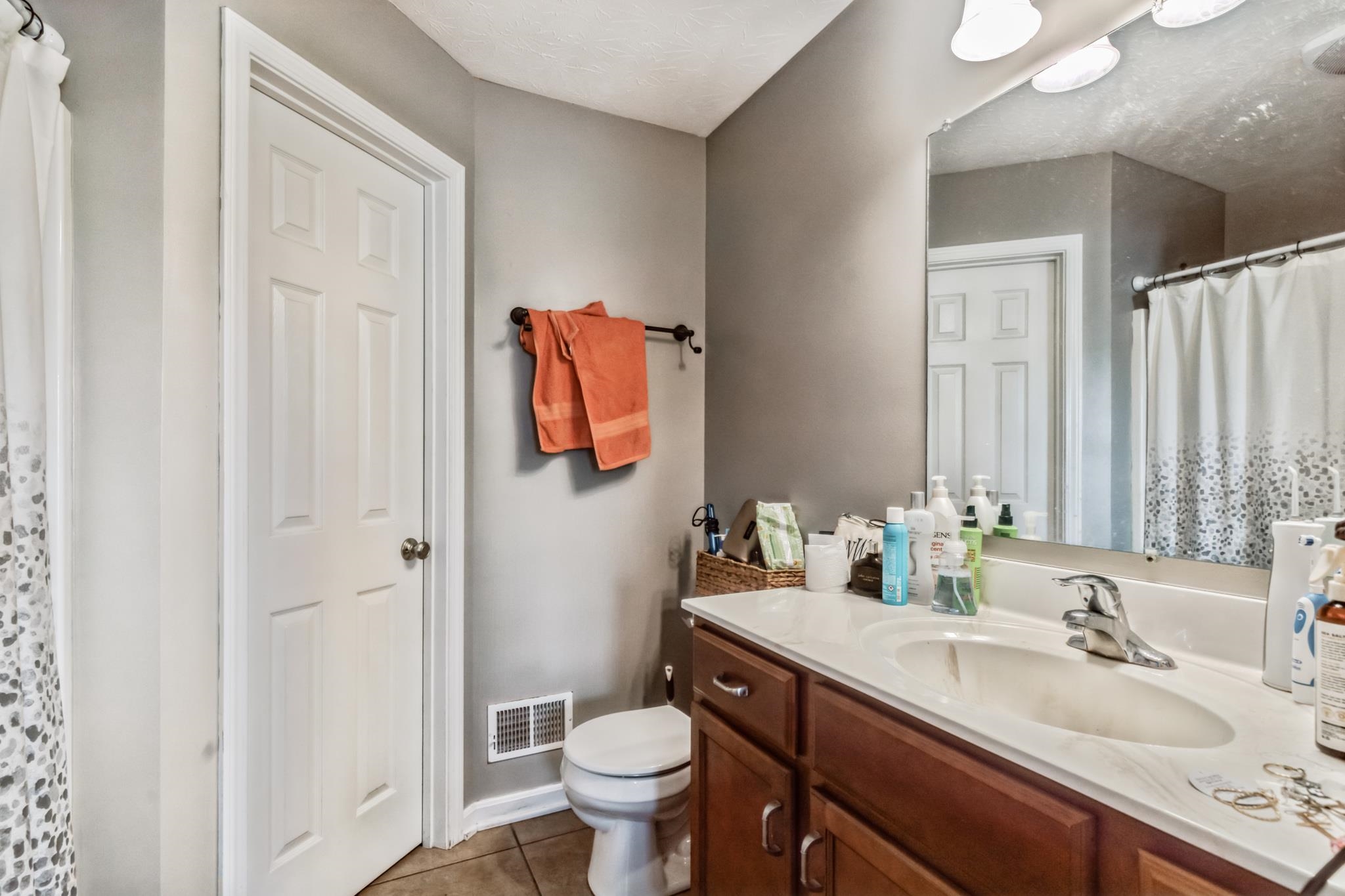 4991 Woodland Dr, Radcliff, Kentucky 40160, 4 Bedrooms Bedrooms, ,3 BathroomsBathrooms,Single Family Residence,For Sale,Woodland Dr,89817