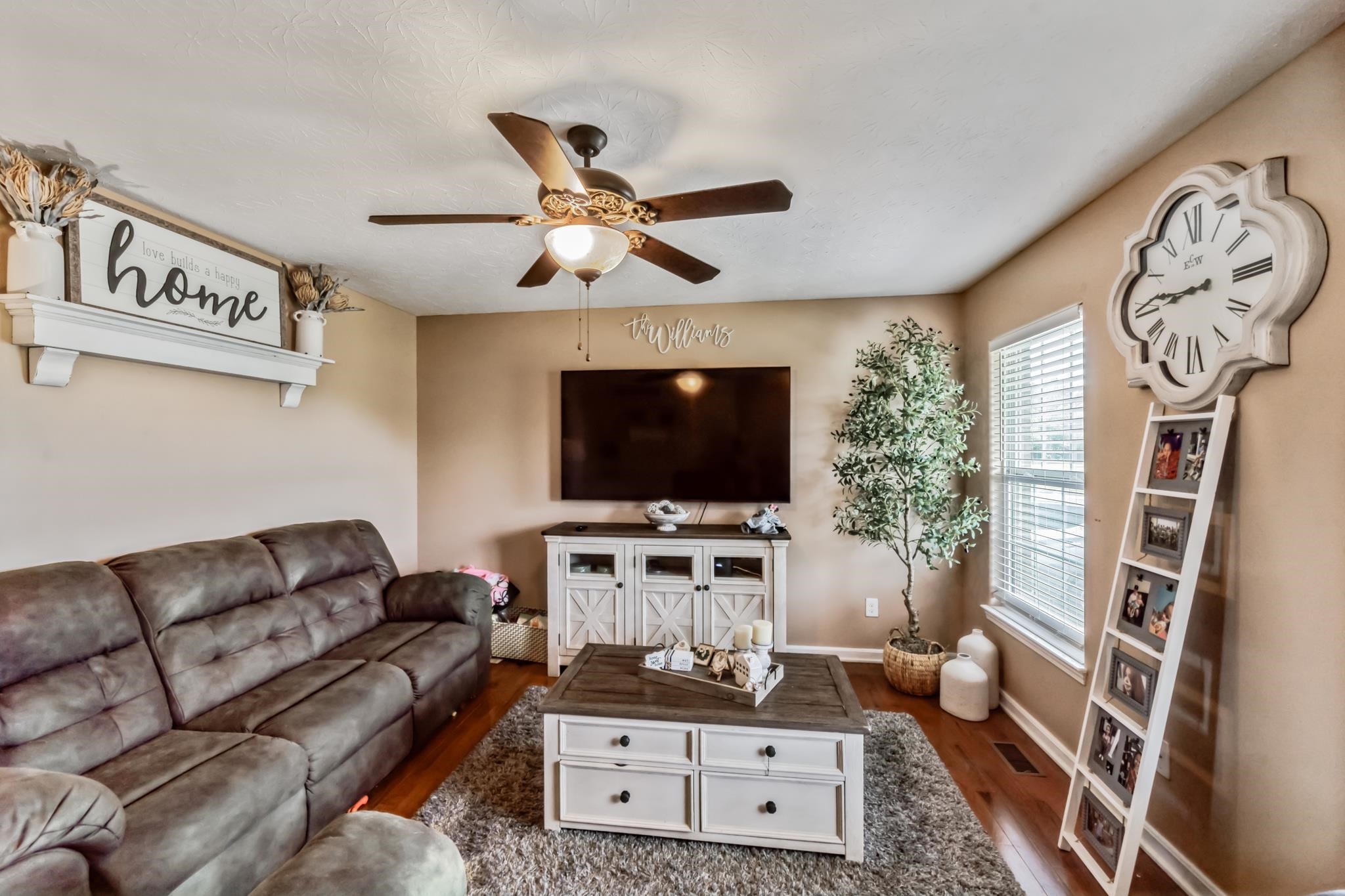 4991 Woodland Dr, Radcliff, Kentucky 40160, 4 Bedrooms Bedrooms, ,3 BathroomsBathrooms,Single Family Residence,For Sale,Woodland Dr,89817
