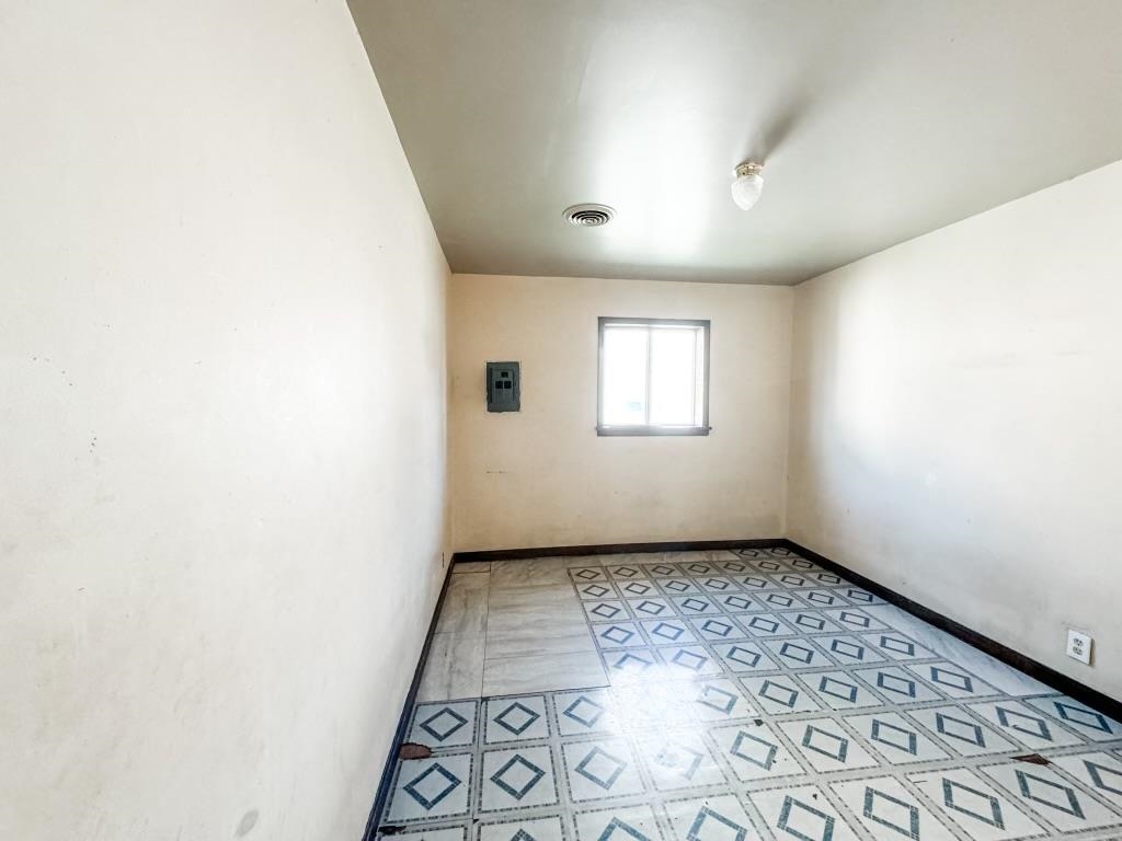 816 W 12th Street, Owensboro, Kentucky 42301, 3 Bedrooms Bedrooms, ,1 BathroomBathrooms,Single Family Residence,For Sale,W 12th Street,89818