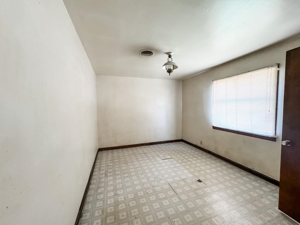 816 W 12th Street, Owensboro, Kentucky 42301, 3 Bedrooms Bedrooms, ,1 BathroomBathrooms,Single Family Residence,For Sale,W 12th Street,89818