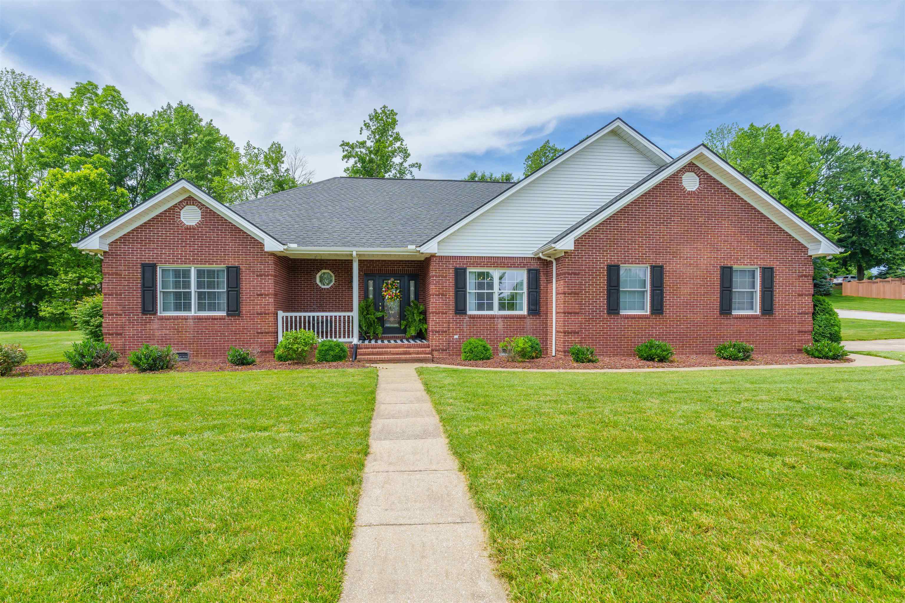 6140 Stanford Ct, Owensboro, Kentucky 42303, 4 Bedrooms Bedrooms, ,3 BathroomsBathrooms,Ranch,For Sale,6140 Stanford Ct,89819