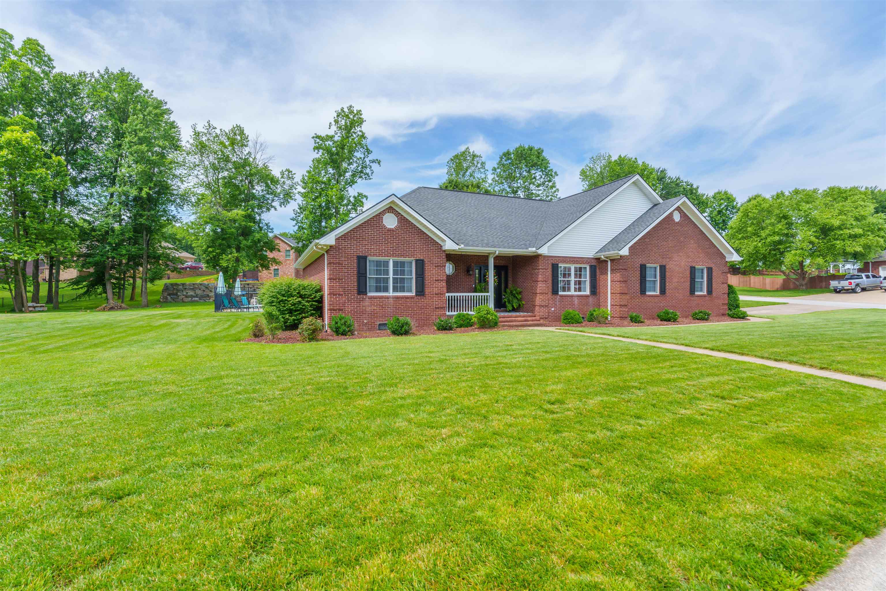 6140 Stanford Ct, Owensboro, Kentucky 42303, 4 Bedrooms Bedrooms, ,3 BathroomsBathrooms,Ranch,For Sale,6140 Stanford Ct,89819