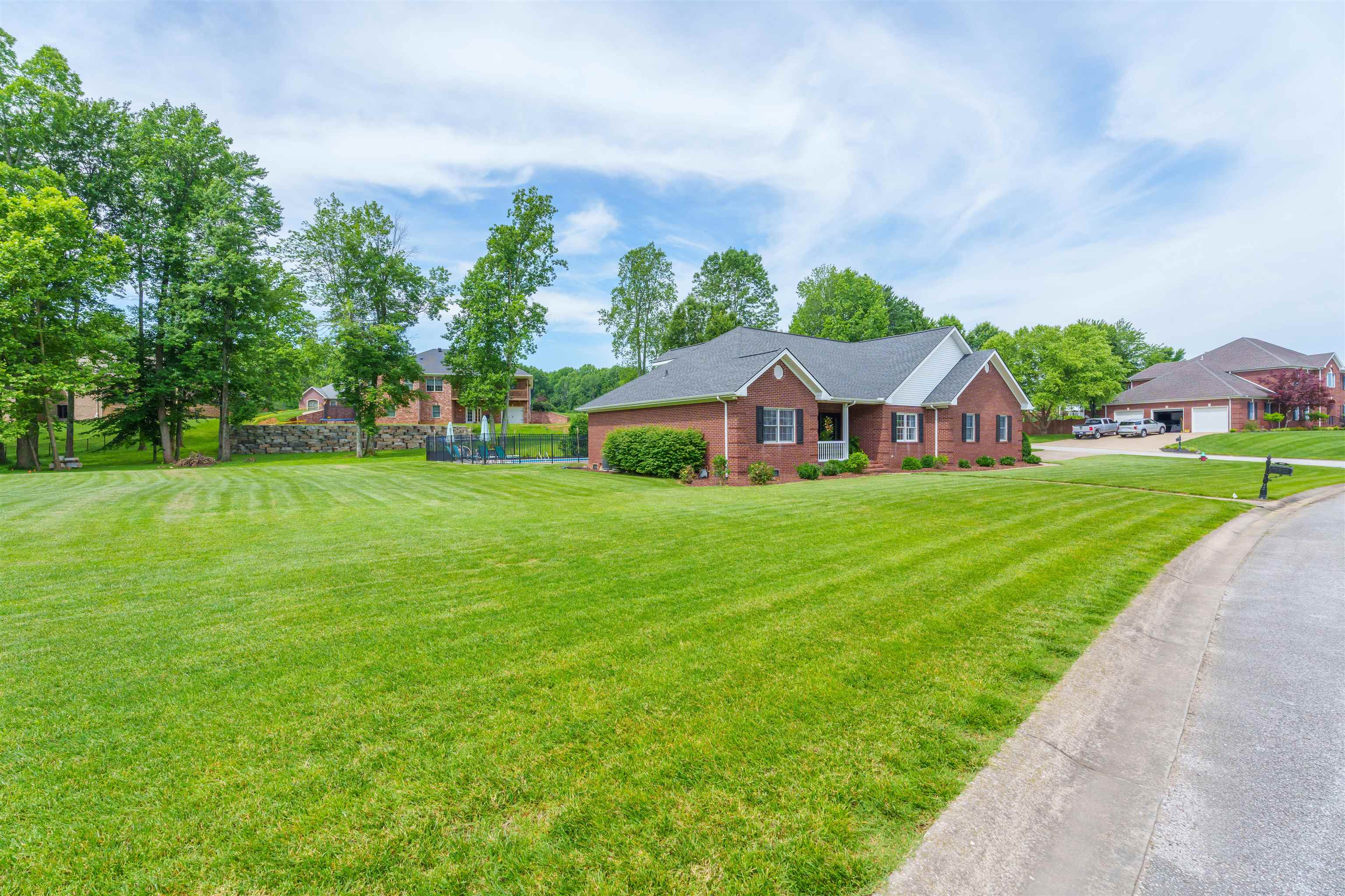 6140 Stanford Ct, Owensboro, Kentucky 42303, 4 Bedrooms Bedrooms, ,3 BathroomsBathrooms,Ranch,For Sale,6140 Stanford Ct,89819
