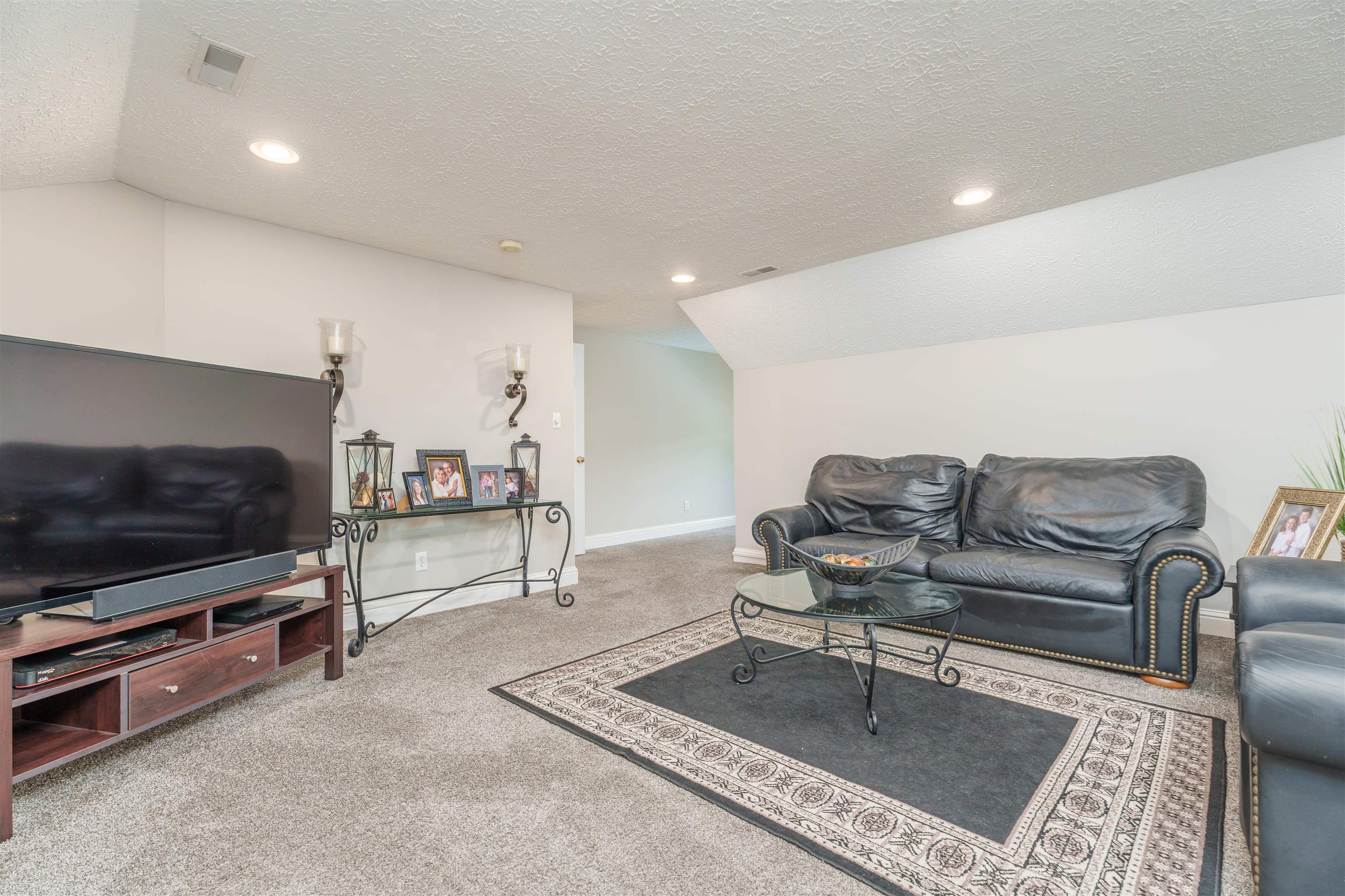 6140 Stanford Ct, Owensboro, Kentucky 42303, 4 Bedrooms Bedrooms, ,3 BathroomsBathrooms,Ranch,For Sale,6140 Stanford Ct,89819