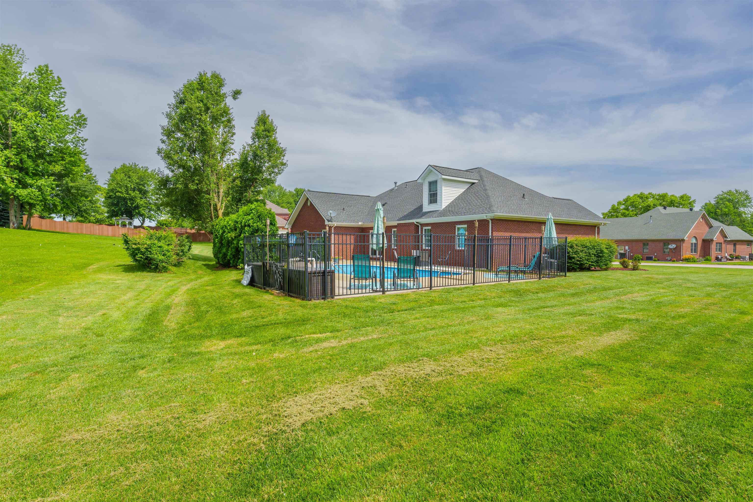 6140 Stanford Ct, Owensboro, Kentucky 42303, 4 Bedrooms Bedrooms, ,3 BathroomsBathrooms,Ranch,For Sale,6140 Stanford Ct,89819