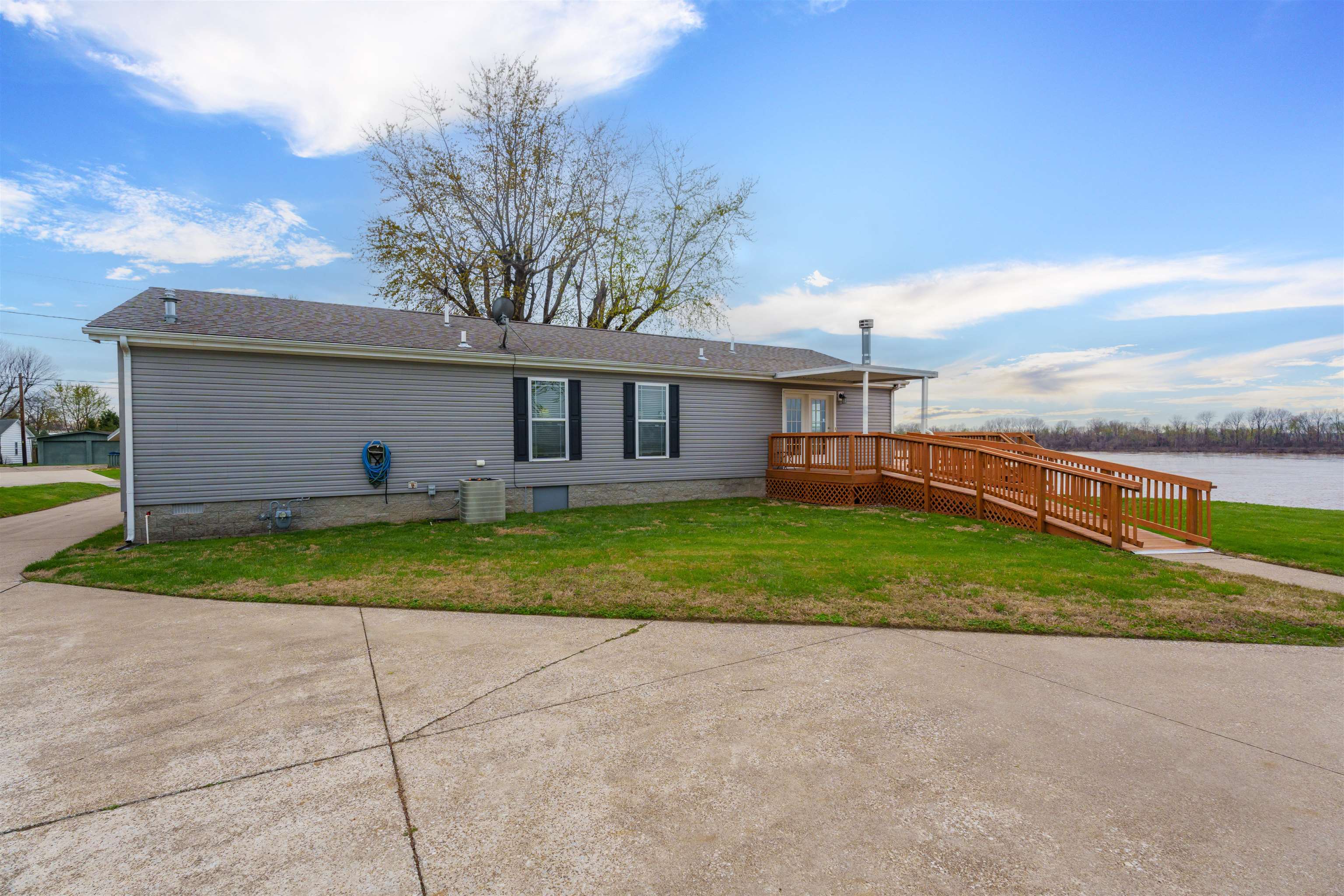209 Hubert Court, Owensboro, Kentucky 42303, 3 Bedrooms Bedrooms, ,2 BathroomsBathrooms,Single Family Residence,For Sale,Hubert Court,89822