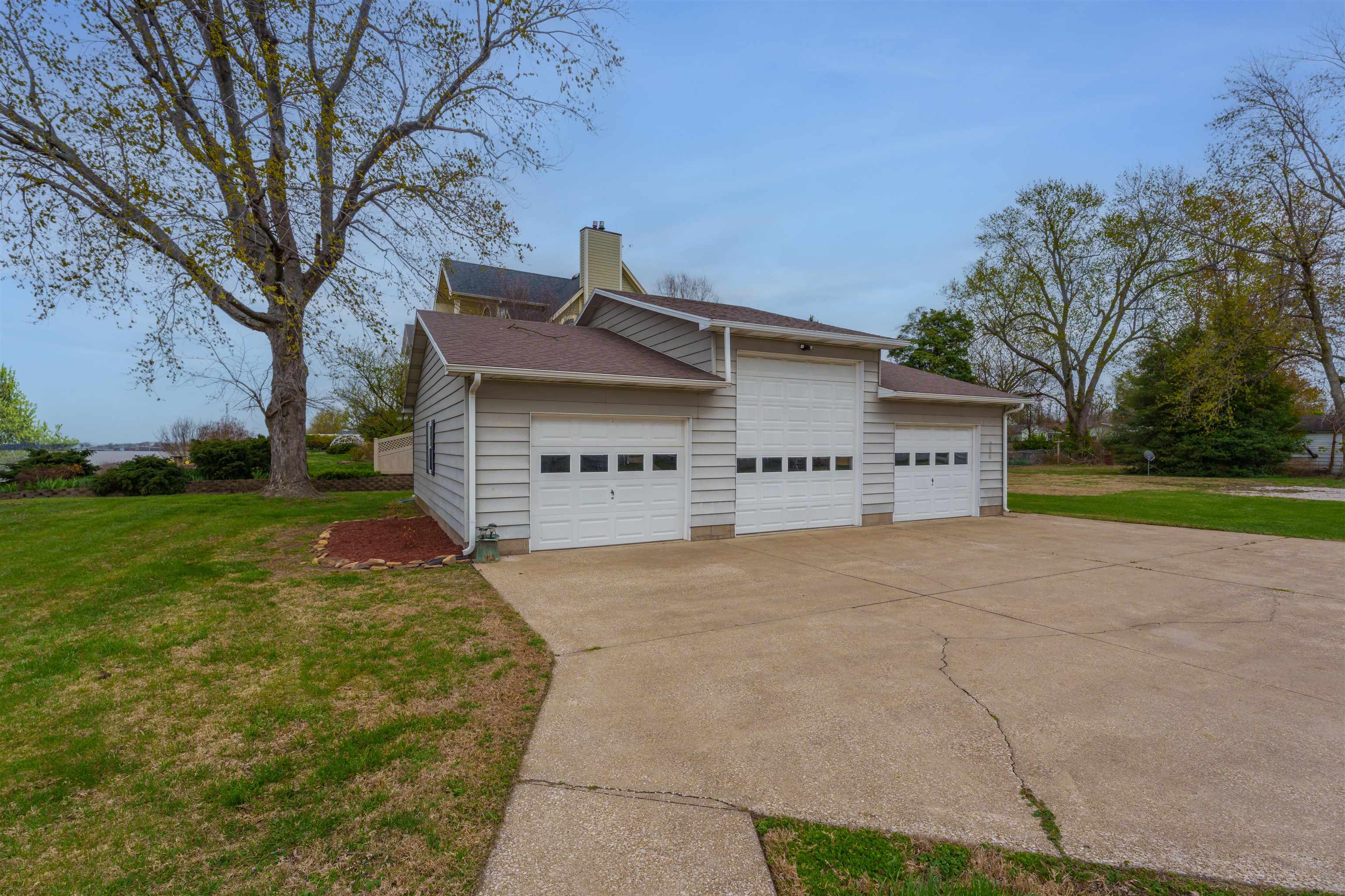 209 Hubert Court, Owensboro, Kentucky 42303, 3 Bedrooms Bedrooms, ,2 BathroomsBathrooms,Single Family Residence,For Sale,Hubert Court,89822
