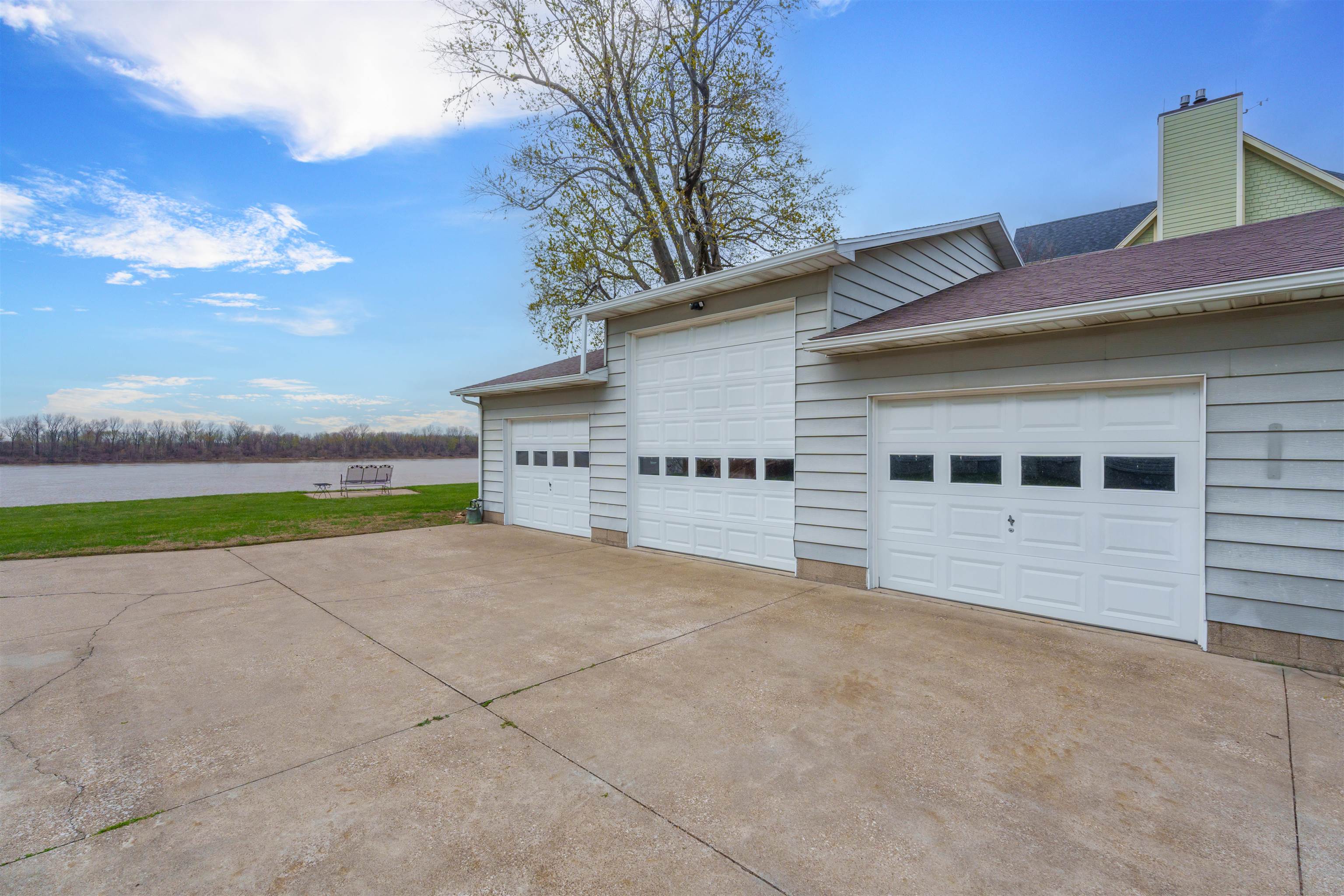 209 Hubert Court, Owensboro, Kentucky 42303, 3 Bedrooms Bedrooms, ,2 BathroomsBathrooms,Single Family Residence,For Sale,Hubert Court,89822
