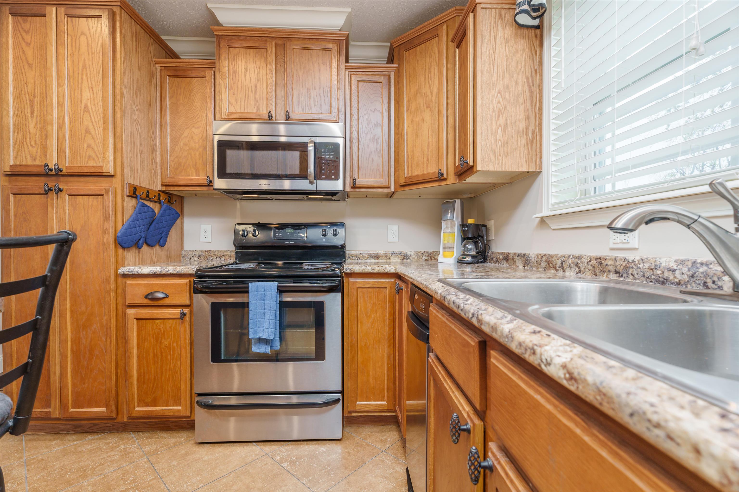 209 Hubert Court, Owensboro, Kentucky 42303, 3 Bedrooms Bedrooms, ,2 BathroomsBathrooms,Single Family Residence,For Sale,Hubert Court,89822