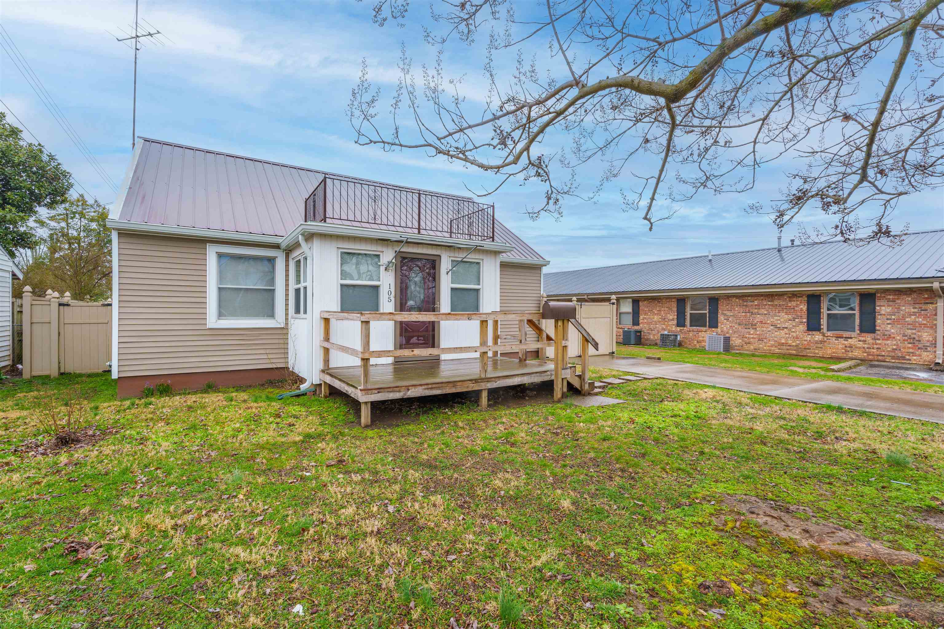 105 Legion Blvd E, Owensboro, Kentucky 42303, 2 Bedrooms Bedrooms, ,1 BathroomBathrooms,Single Family Residence,For Sale,Legion Blvd E,89830