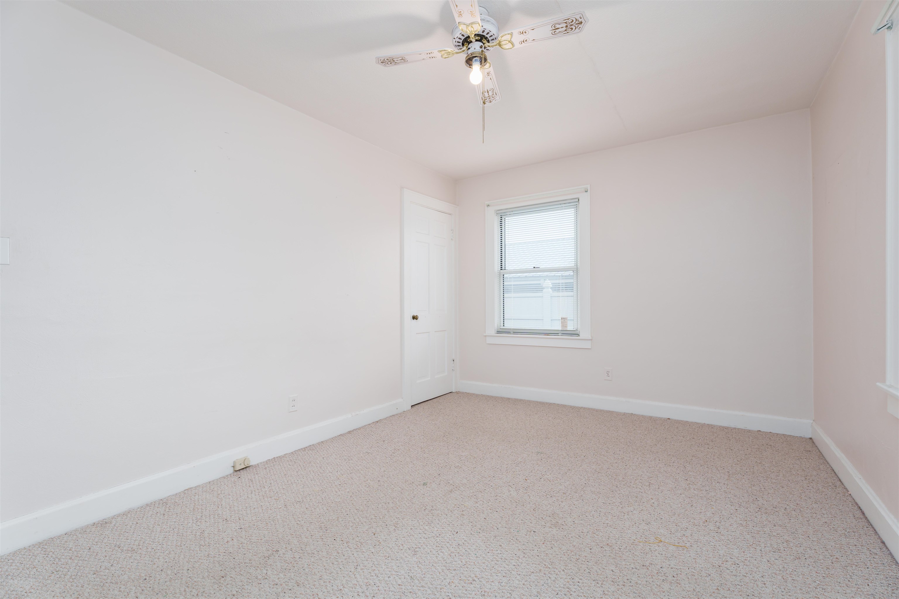 105 Legion Blvd E, Owensboro, Kentucky 42303, 2 Bedrooms Bedrooms, ,1 BathroomBathrooms,Single Family Residence,For Sale,Legion Blvd E,89830
