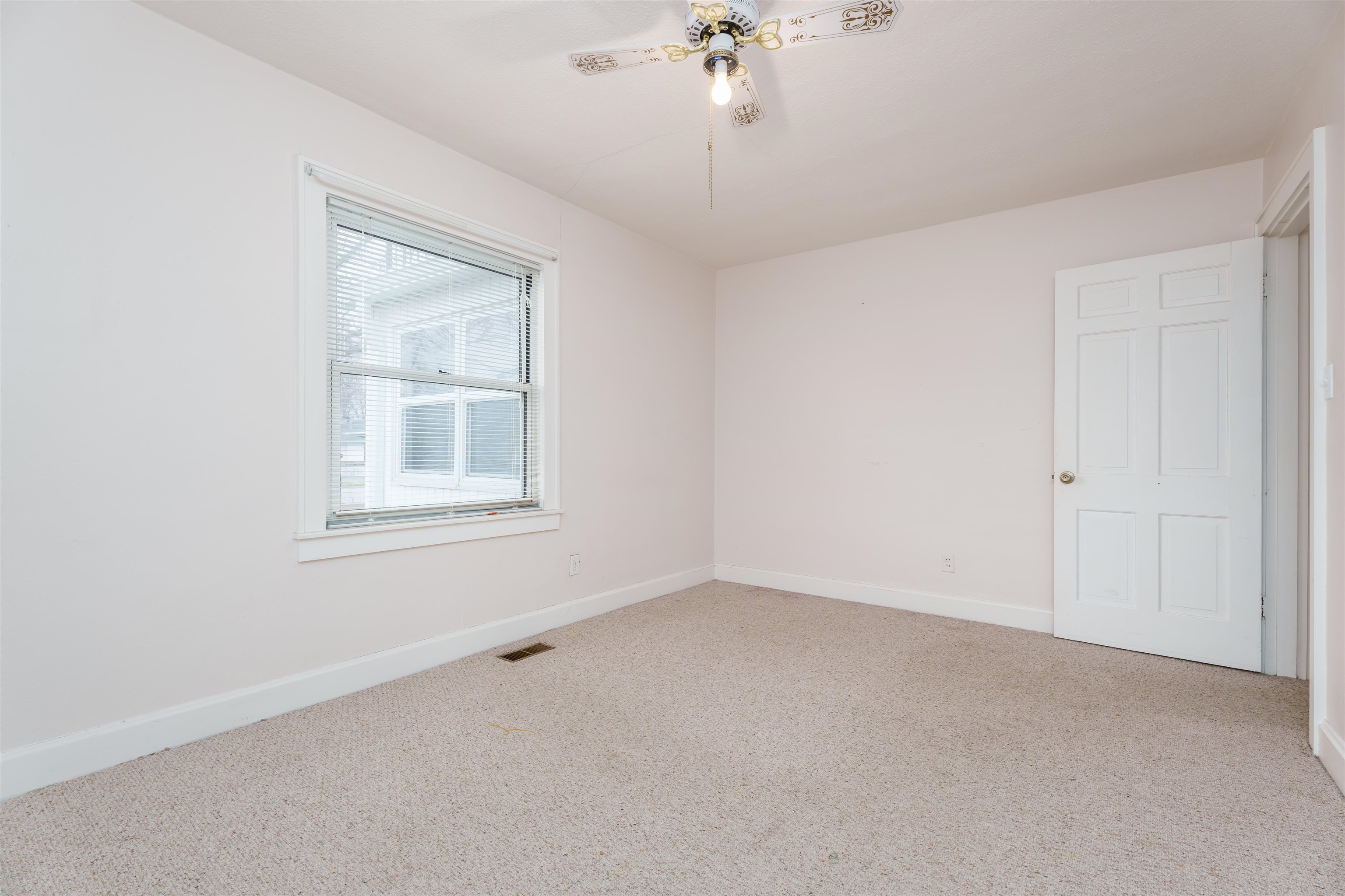 105 Legion Blvd E, Owensboro, Kentucky 42303, 2 Bedrooms Bedrooms, ,1 BathroomBathrooms,Single Family Residence,For Sale,Legion Blvd E,89830