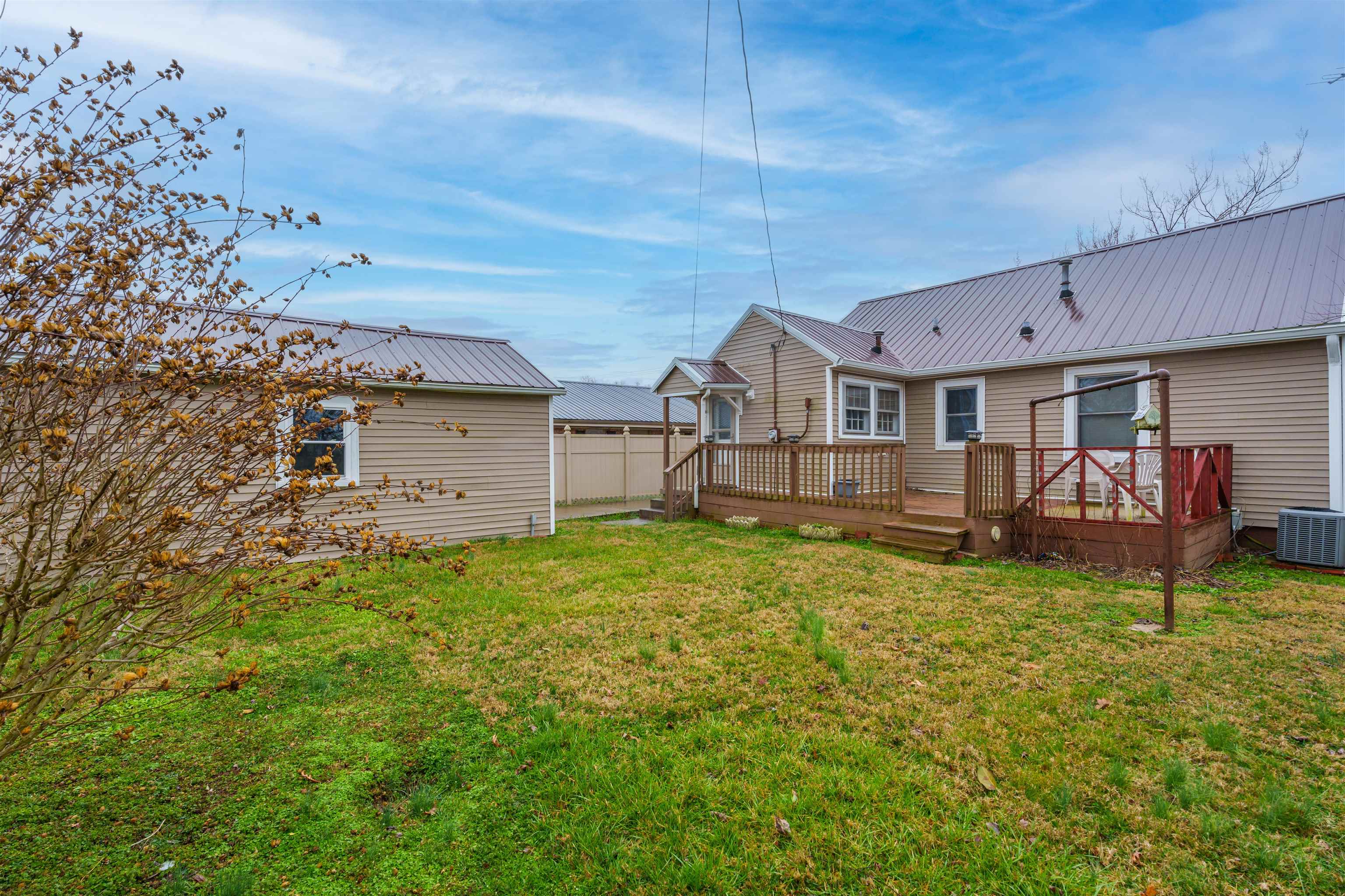 105 Legion Blvd E, Owensboro, Kentucky 42303, 2 Bedrooms Bedrooms, ,1 BathroomBathrooms,Single Family Residence,For Sale,Legion Blvd E,89830