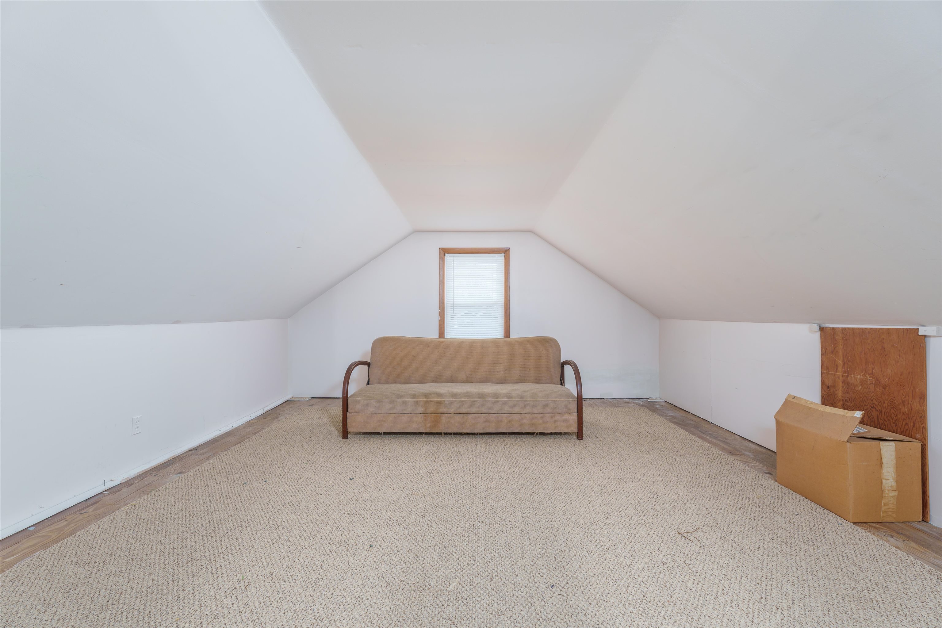 105 Legion Blvd E, Owensboro, Kentucky 42303, 2 Bedrooms Bedrooms, ,1 BathroomBathrooms,Single Family Residence,For Sale,Legion Blvd E,89830