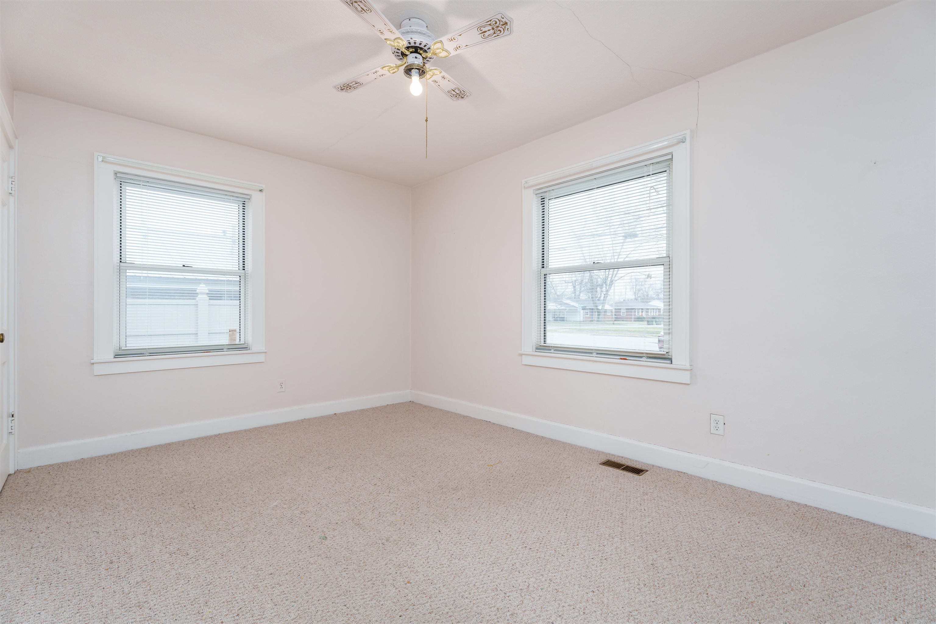 105 Legion Blvd E, Owensboro, Kentucky 42303, 2 Bedrooms Bedrooms, ,1 BathroomBathrooms,Single Family Residence,For Sale,Legion Blvd E,89830
