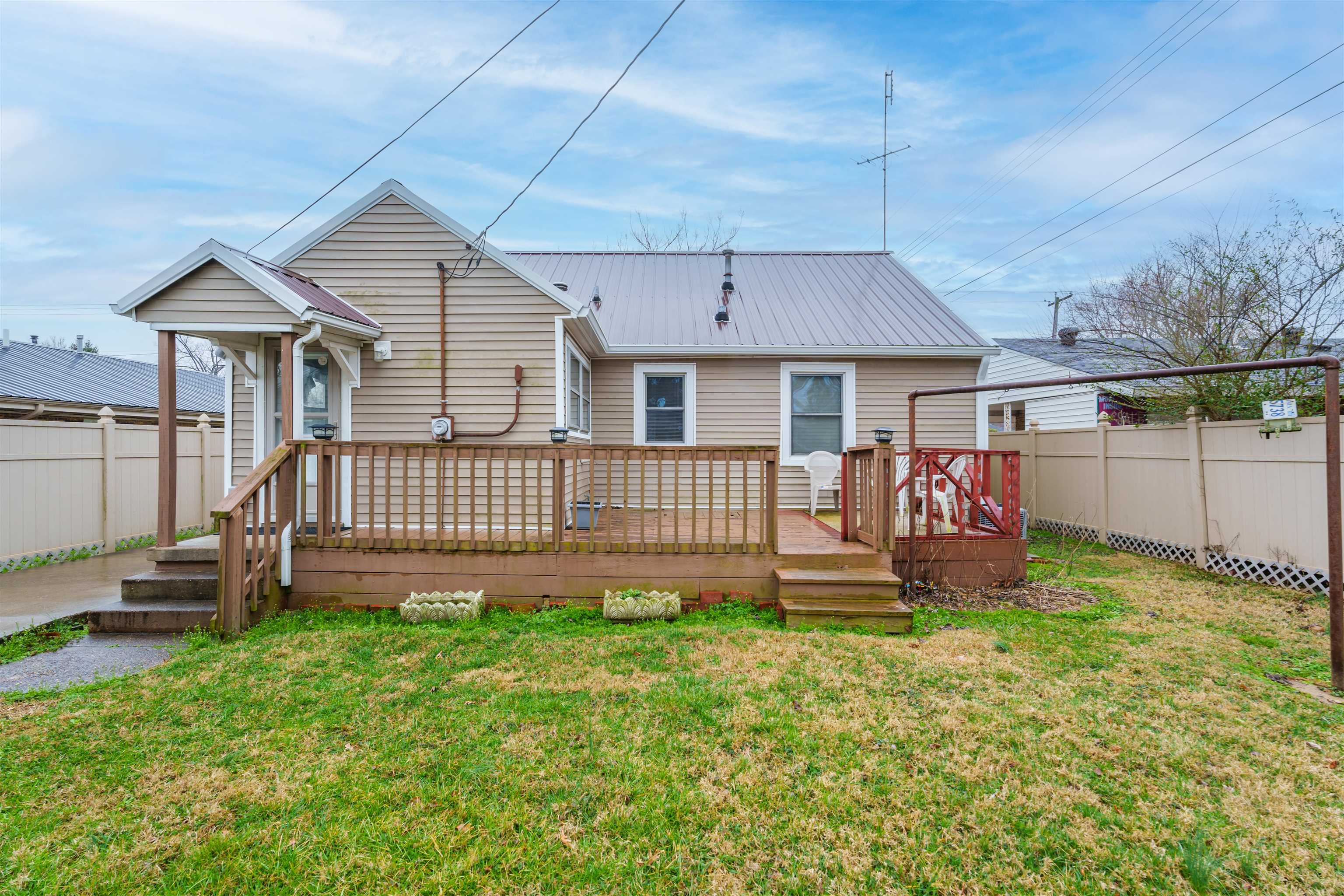 105 Legion Blvd E, Owensboro, Kentucky 42303, 2 Bedrooms Bedrooms, ,1 BathroomBathrooms,Single Family Residence,For Sale,Legion Blvd E,89830