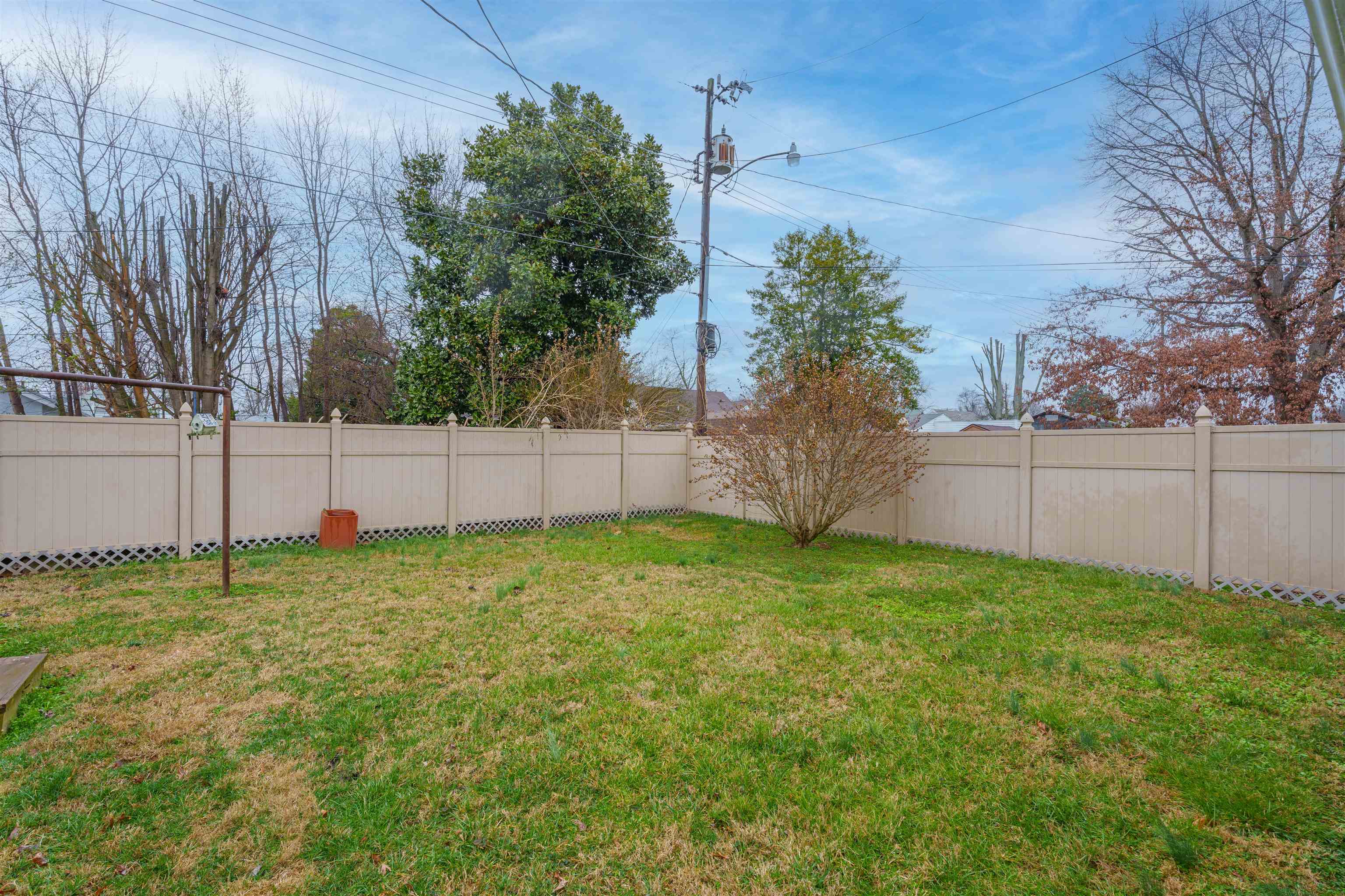 105 Legion Blvd E, Owensboro, Kentucky 42303, 2 Bedrooms Bedrooms, ,1 BathroomBathrooms,Single Family Residence,For Sale,Legion Blvd E,89830
