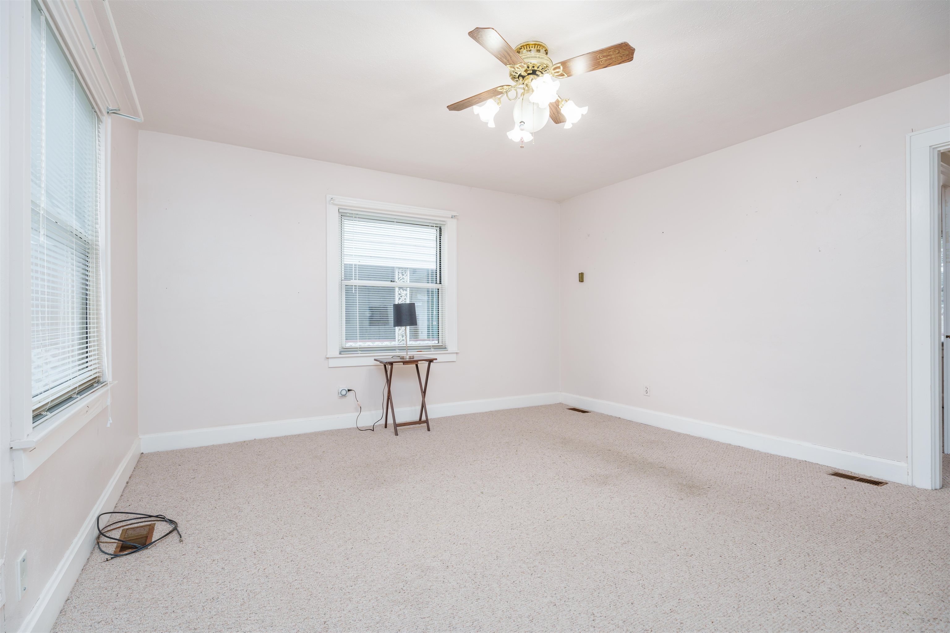 105 Legion Blvd E, Owensboro, Kentucky 42303, 2 Bedrooms Bedrooms, ,1 BathroomBathrooms,Single Family Residence,For Sale,Legion Blvd E,89830