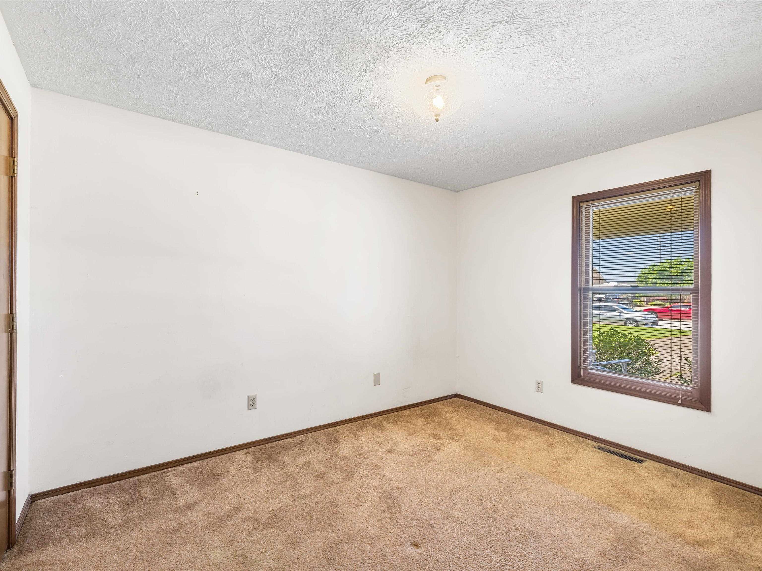 3552 Bold Forbes Way, Owensboro, Kentucky 42303-2415, 3 Bedrooms Bedrooms, ,2 BathroomsBathrooms,Single Family Residence,For Sale,Bold Forbes Way,89835