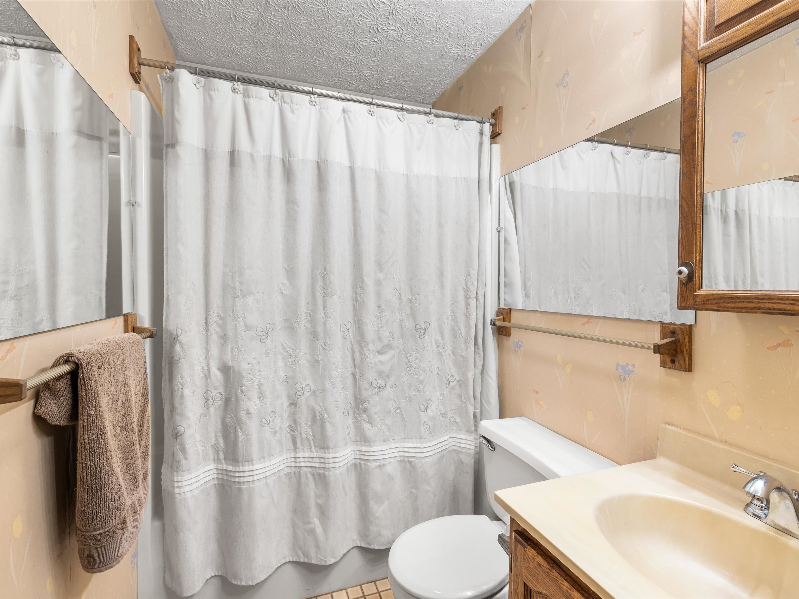3552 Bold Forbes Way, Owensboro, Kentucky 42303-2415, 3 Bedrooms Bedrooms, ,2 BathroomsBathrooms,Single Family Residence,For Sale,Bold Forbes Way,89835