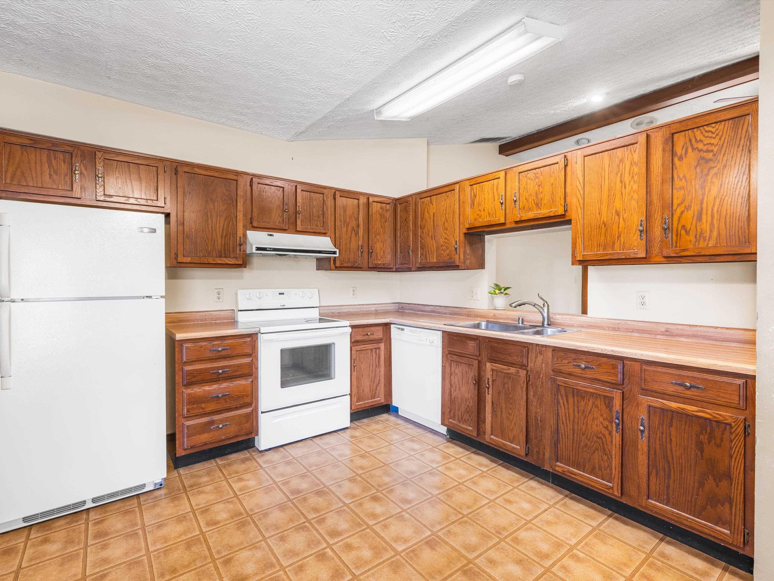 3552 Bold Forbes Way, Owensboro, Kentucky 42303-2415, 3 Bedrooms Bedrooms, ,2 BathroomsBathrooms,Single Family Residence,For Sale,Bold Forbes Way,89835