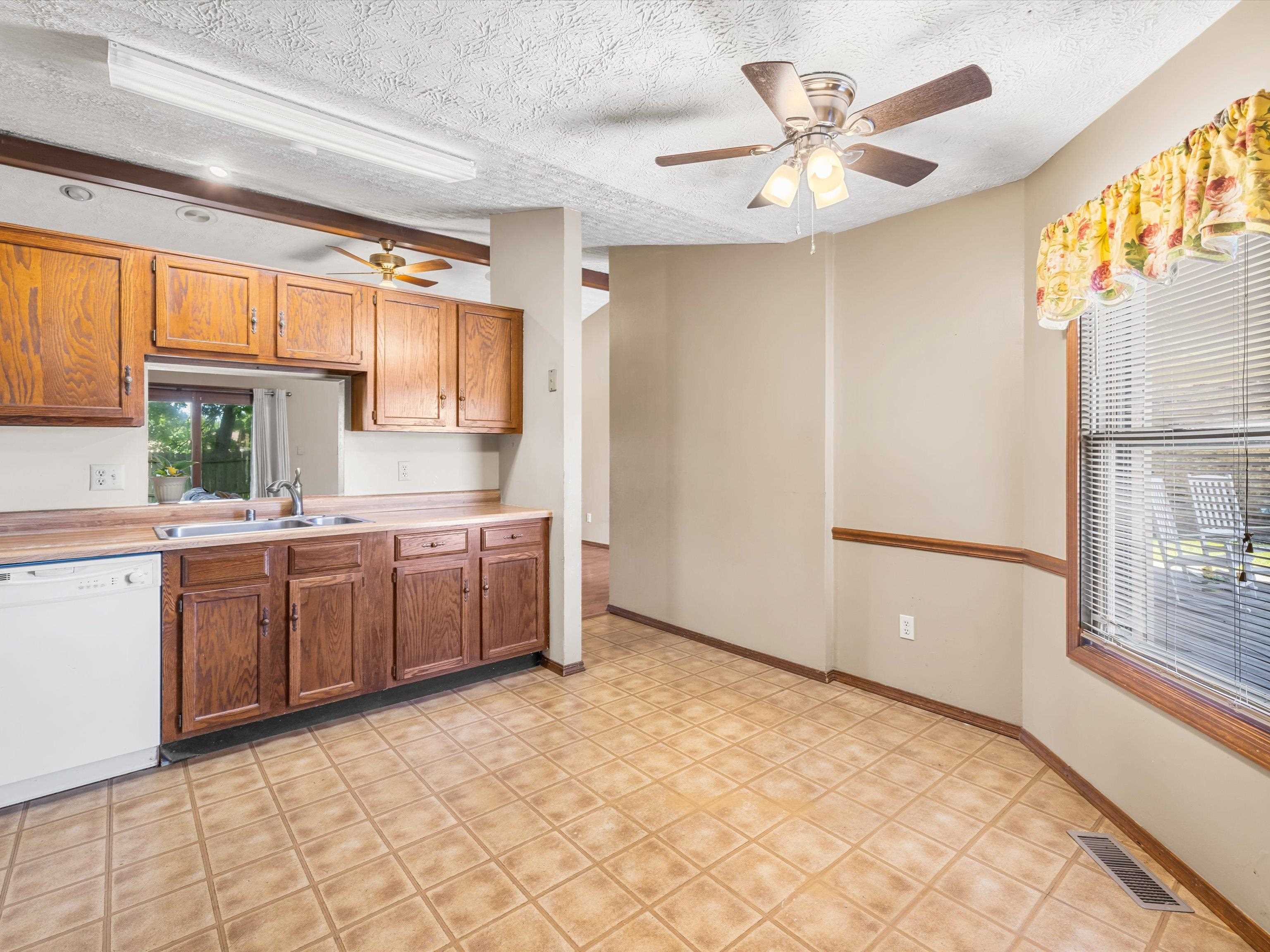 3552 Bold Forbes Way, Owensboro, Kentucky 42303-2415, 3 Bedrooms Bedrooms, ,2 BathroomsBathrooms,Single Family Residence,For Sale,Bold Forbes Way,89835