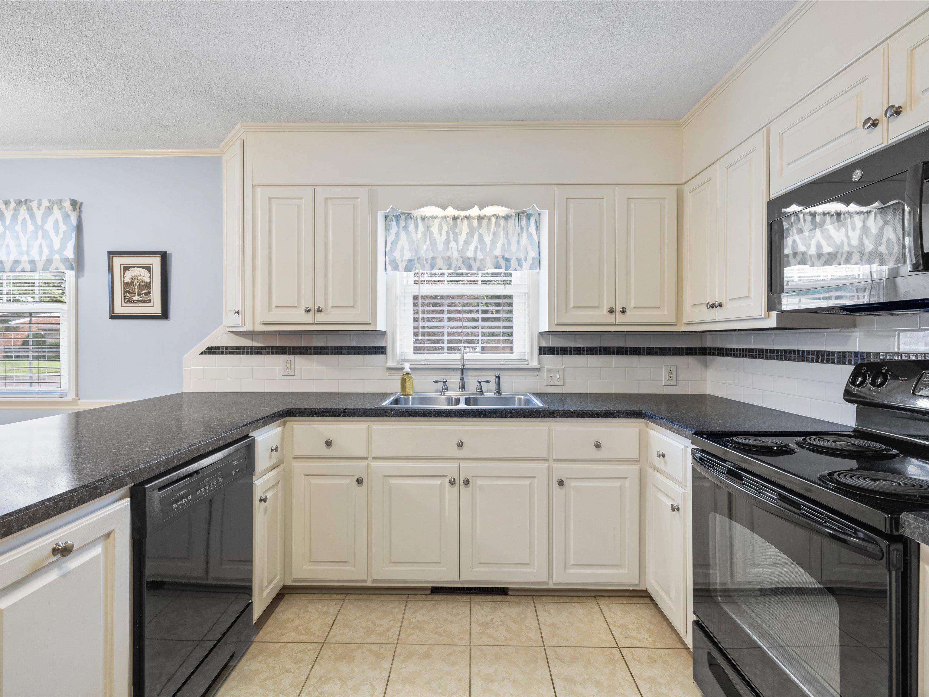 1513 Tamarack Road, Owensboro, Kentucky 42301, 3 Bedrooms Bedrooms, ,2 BathroomsBathrooms,Single Family Residence,For Sale,Tamarack Road,89838
