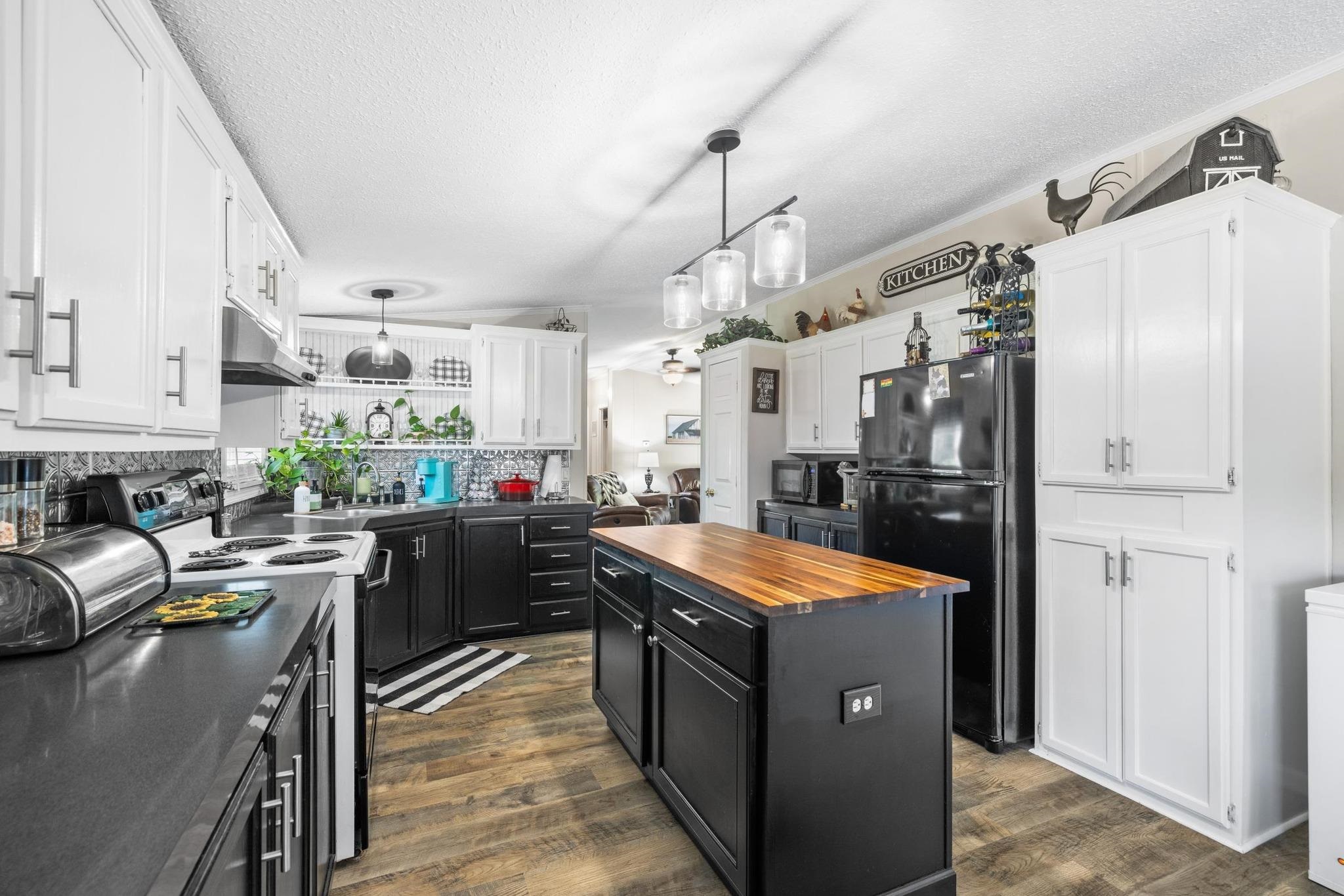 1050 Bates Hollow Road, Reynolds Station, Kentucky 42368, 3 Bedrooms Bedrooms, ,2 BathroomsBathrooms,Manufactured Home,For Sale,Bates Hollow Road,89839