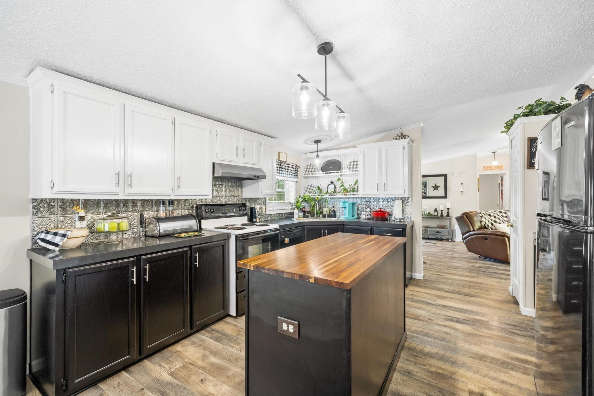 1050 Bates Hollow Road, Reynolds Station, Kentucky 42368, 3 Bedrooms Bedrooms, ,2 BathroomsBathrooms,Manufactured Home,For Sale,Bates Hollow Road,89839