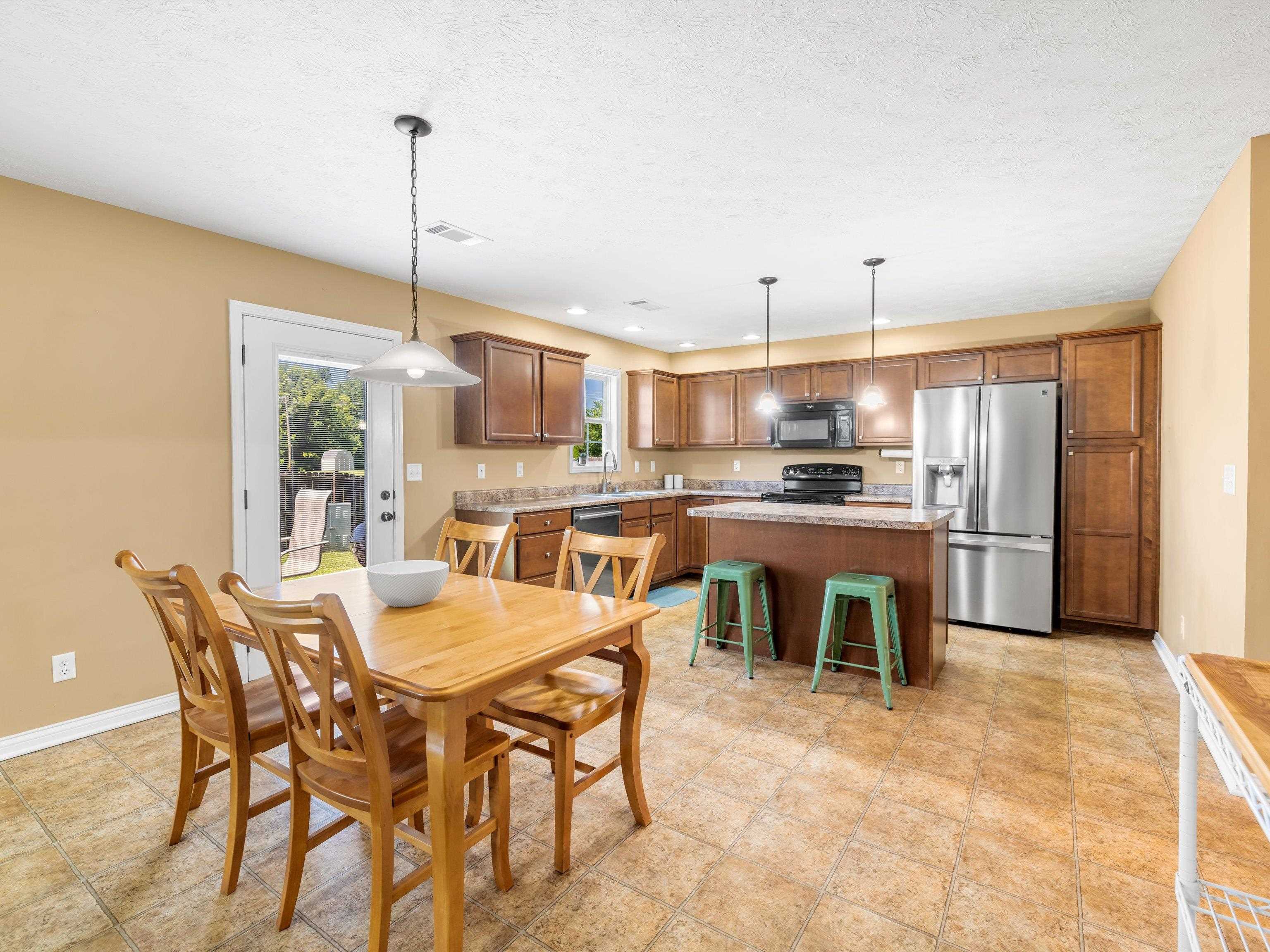 2700 Summer Point Ct, Owensboro, Kentucky 42303, 3 Bedrooms Bedrooms, ,2 BathroomsBathrooms,Single Family Residence,For Sale,Summer Point Ct,89840