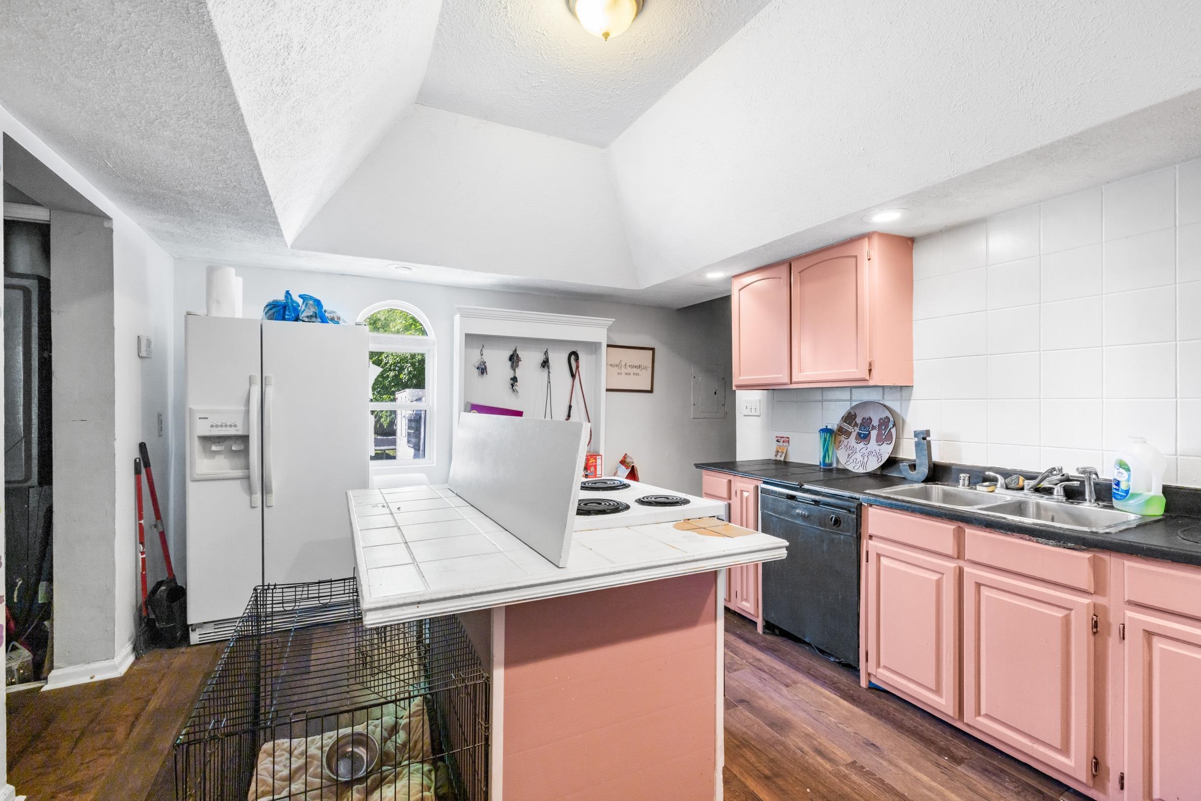 911 West Parrish Ave, Owensboro, Kentucky 42301, 3 Bedrooms Bedrooms, ,2 BathroomsBathrooms,Single Family Residence,For Sale,West Parrish Ave,89842