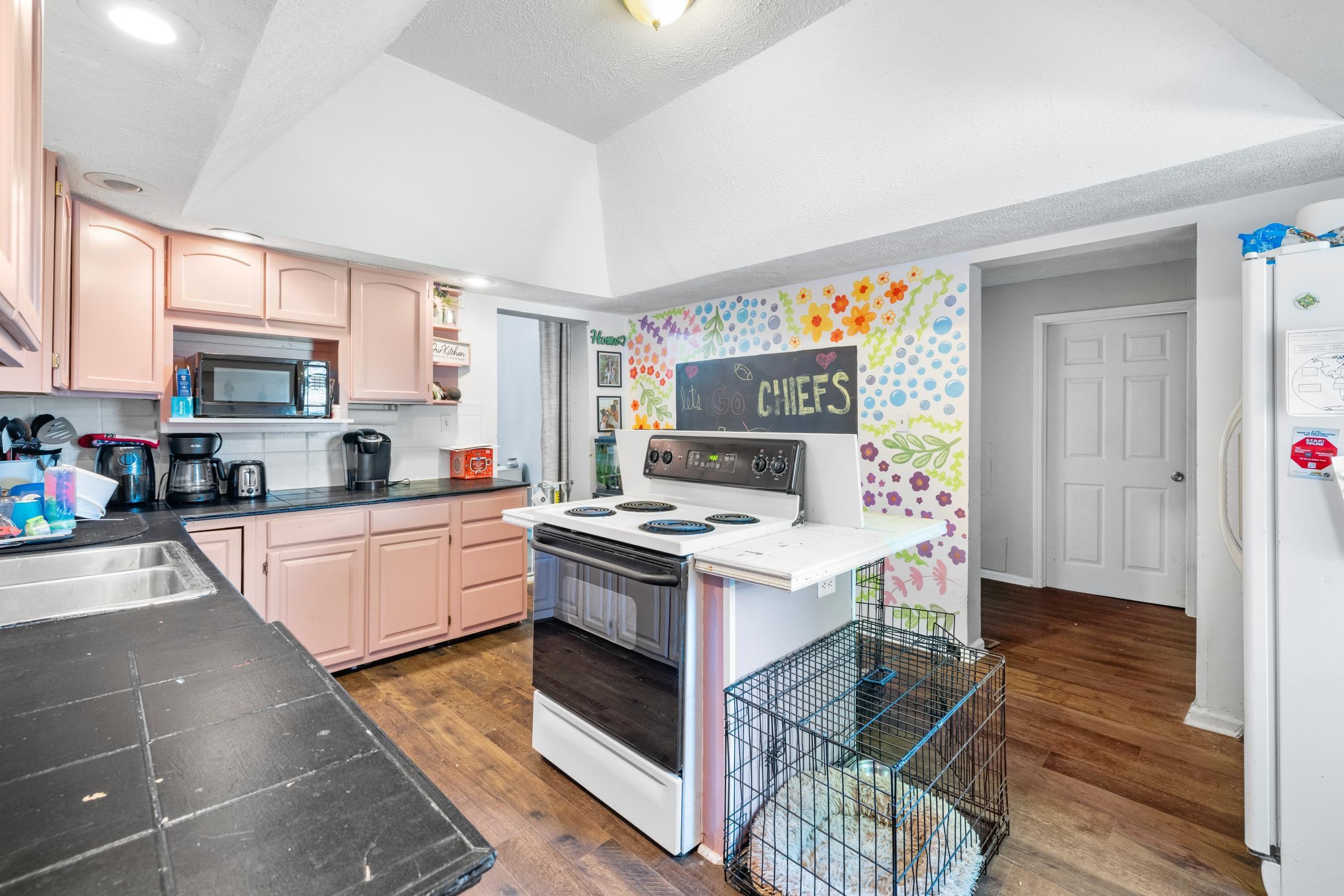 911 West Parrish Ave, Owensboro, Kentucky 42301, 3 Bedrooms Bedrooms, ,2 BathroomsBathrooms,Single Family Residence,For Sale,West Parrish Ave,89842
