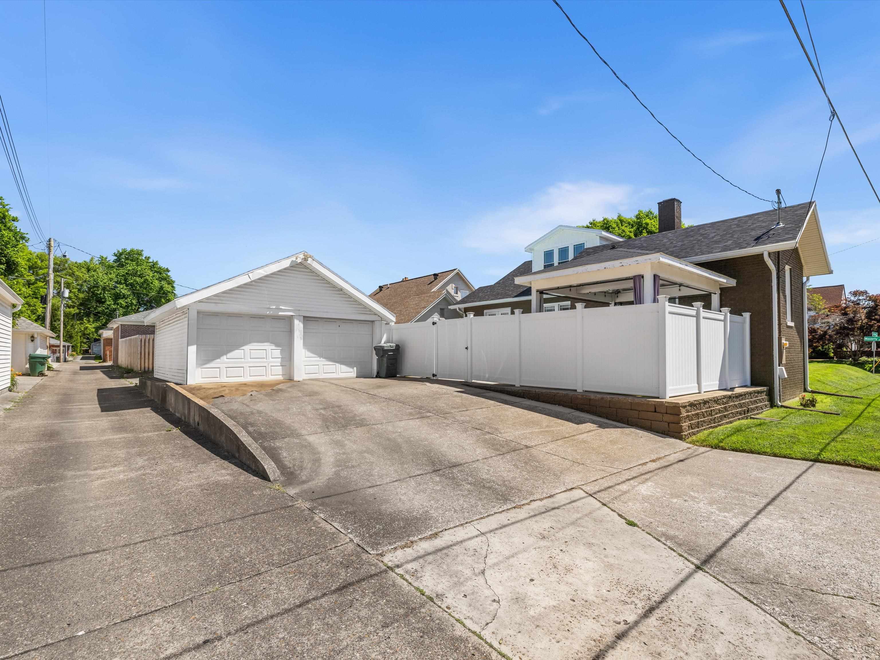 1420 Waverly Place, Owensboro, Kentucky 42301, 3 Bedrooms Bedrooms, ,3 BathroomsBathrooms,Single Family Residence,For Sale,Waverly Place,89844