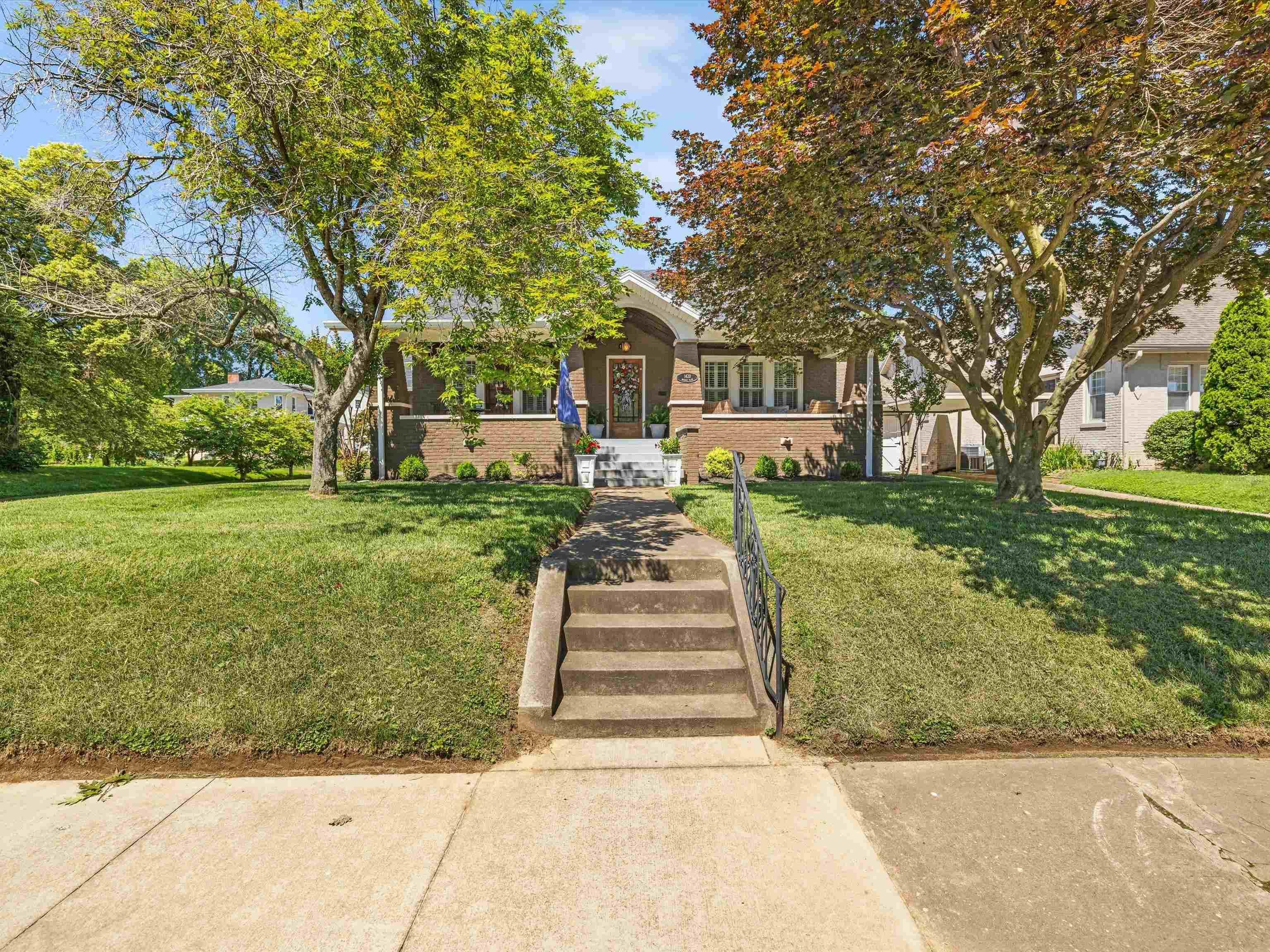 1420 Waverly Place, Owensboro, Kentucky 42301, 3 Bedrooms Bedrooms, ,3 BathroomsBathrooms,Single Family Residence,For Sale,Waverly Place,89844