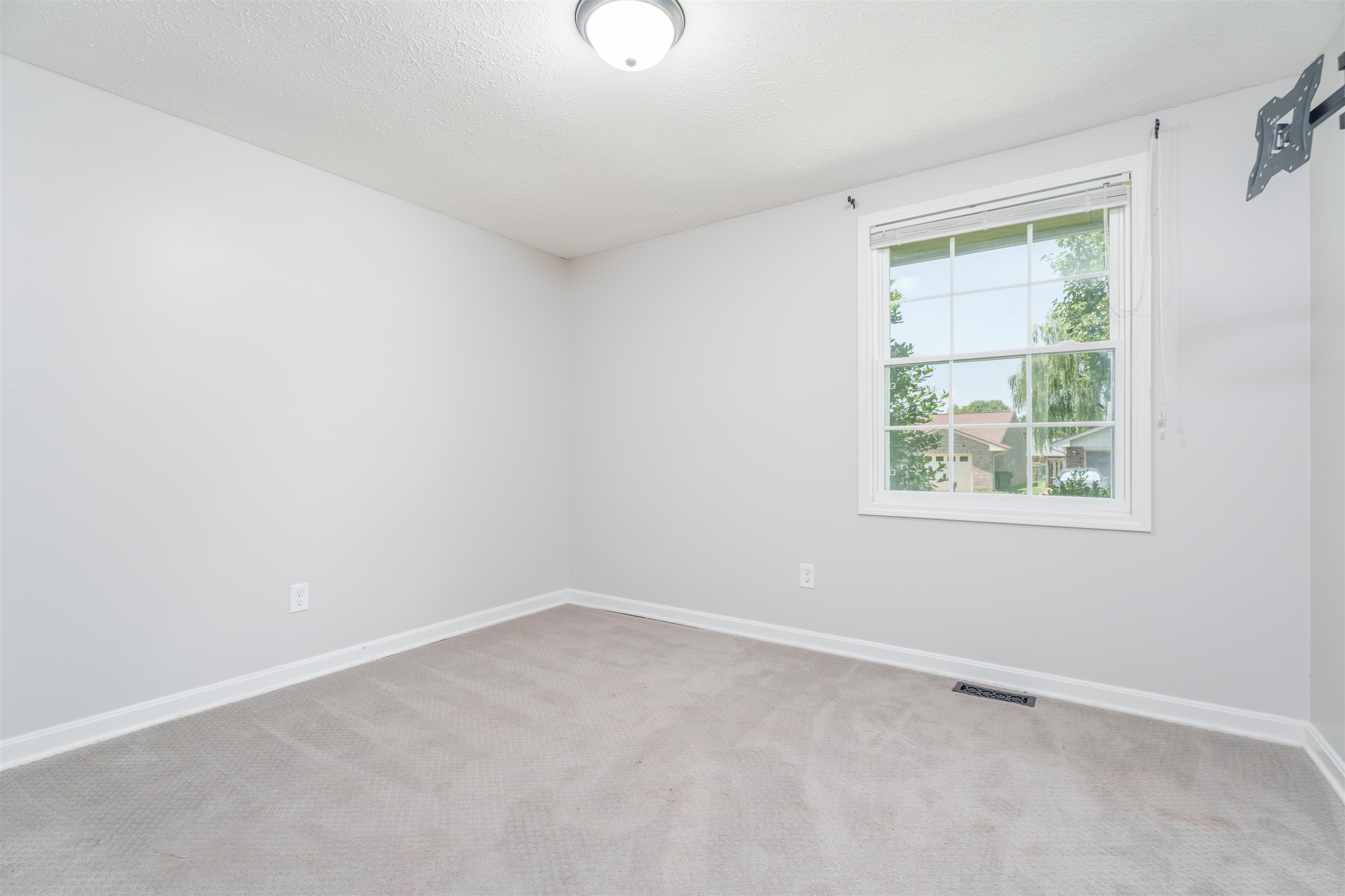 2324 Landsdowne S, Owensboro, Kentucky 42303, 3 Bedrooms Bedrooms, ,1 BathroomBathrooms,Single Family Residence,For Sale,Landsdowne S,89847