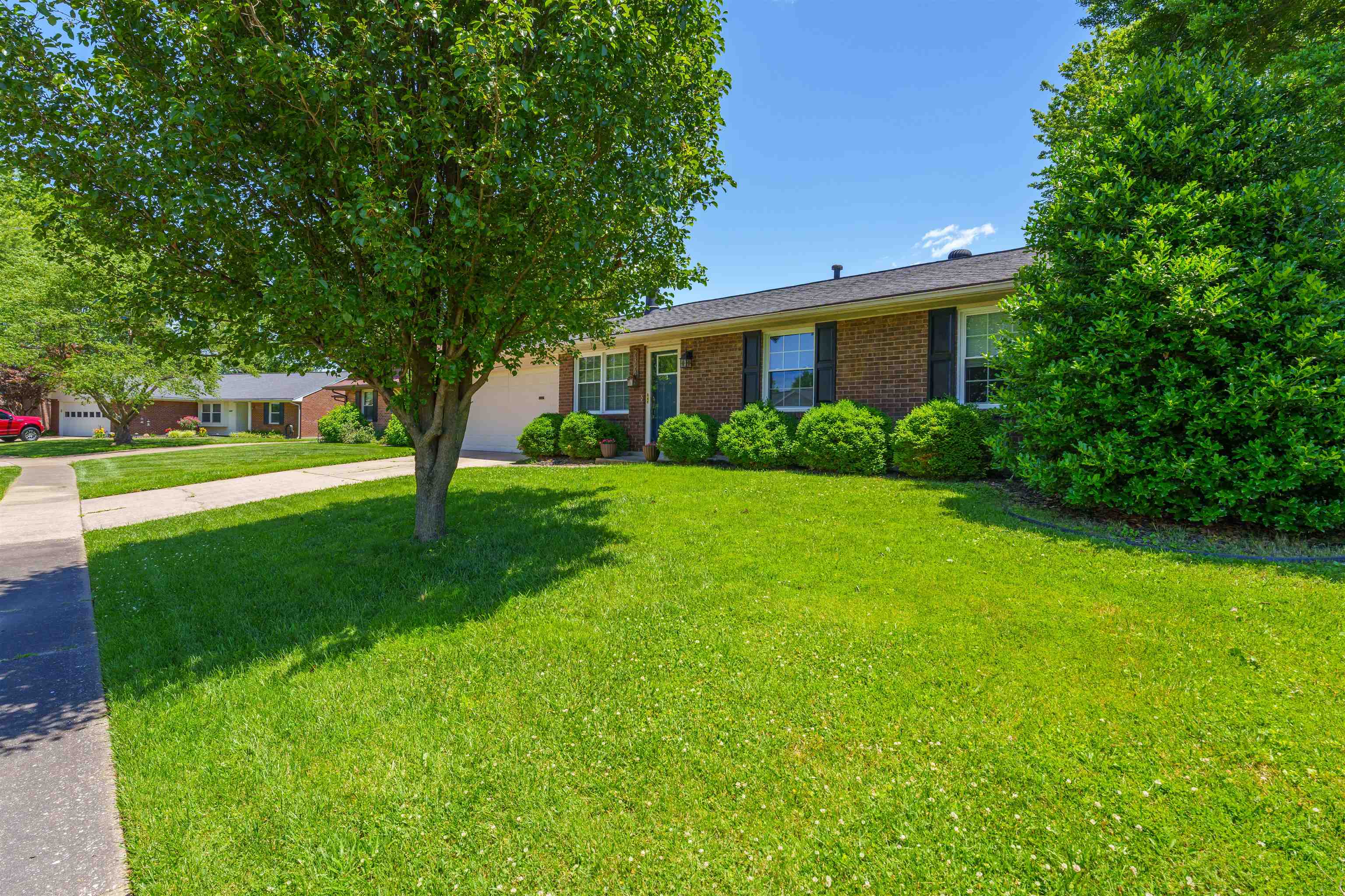 2324 Landsdowne S, Owensboro, Kentucky 42303, 3 Bedrooms Bedrooms, ,1 BathroomBathrooms,Single Family Residence,For Sale,Landsdowne S,89847