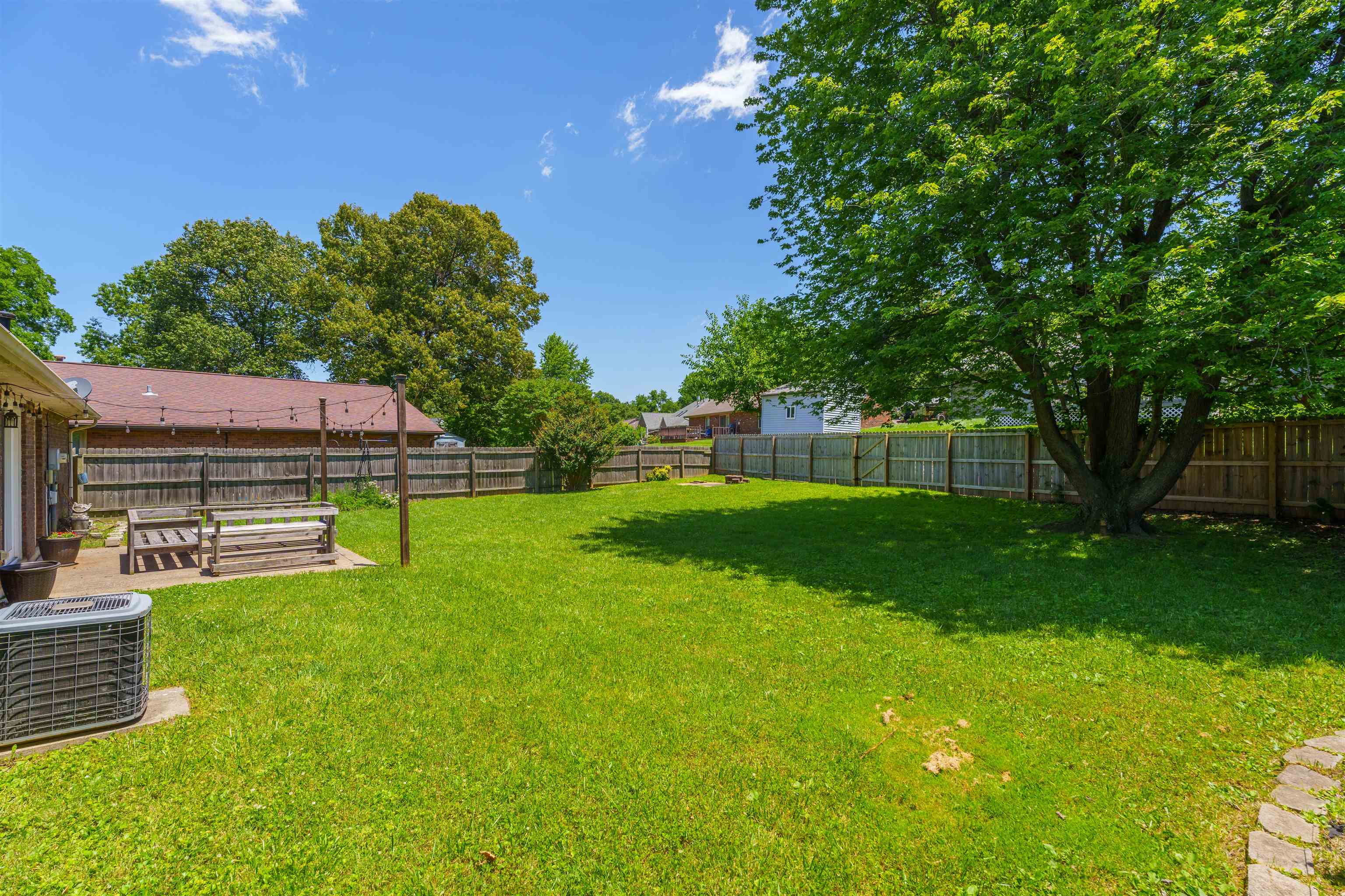 2324 Landsdowne S, Owensboro, Kentucky 42303, 3 Bedrooms Bedrooms, ,1 BathroomBathrooms,Single Family Residence,For Sale,Landsdowne S,89847