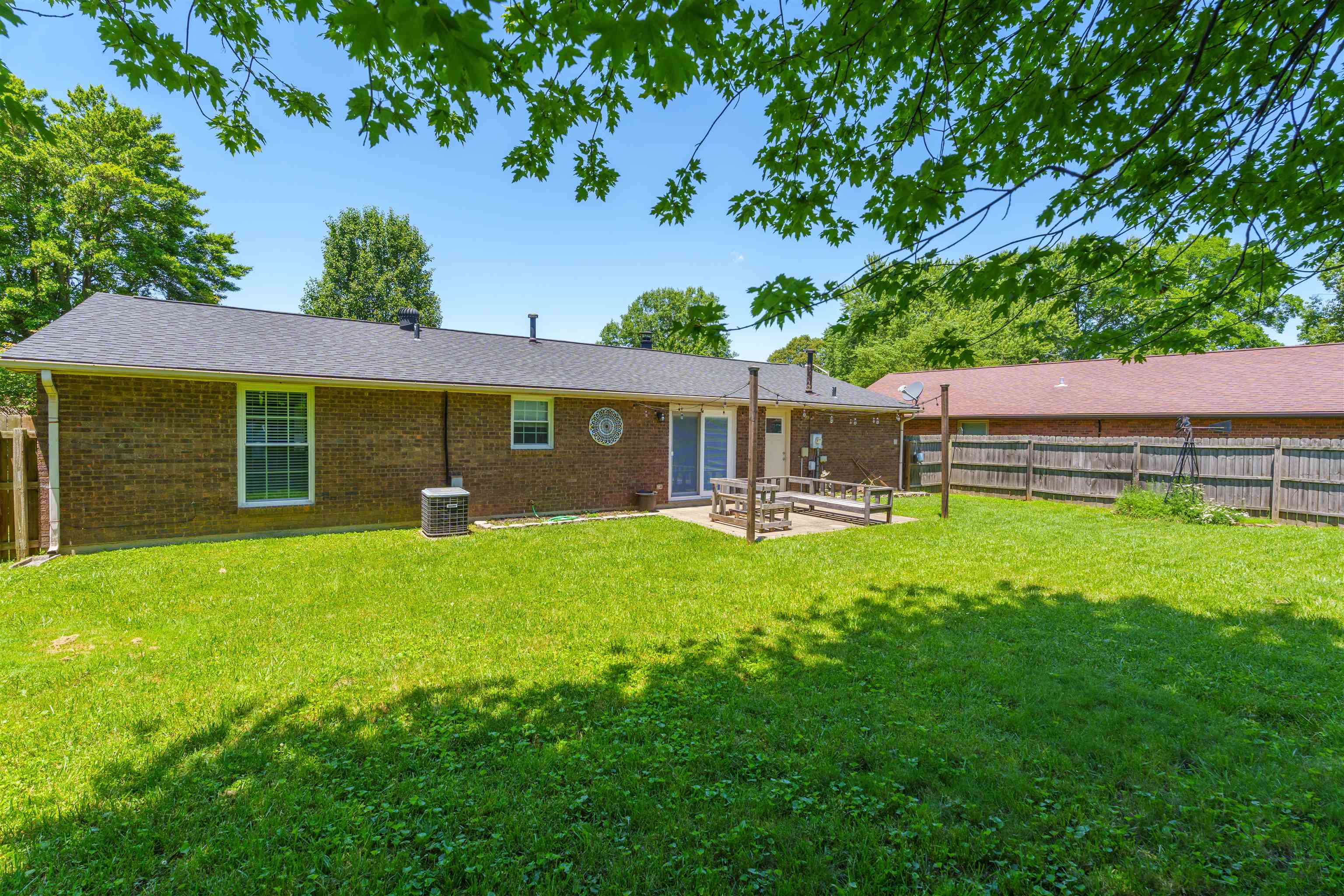 2324 Landsdowne S, Owensboro, Kentucky 42303, 3 Bedrooms Bedrooms, ,1 BathroomBathrooms,Single Family Residence,For Sale,Landsdowne S,89847