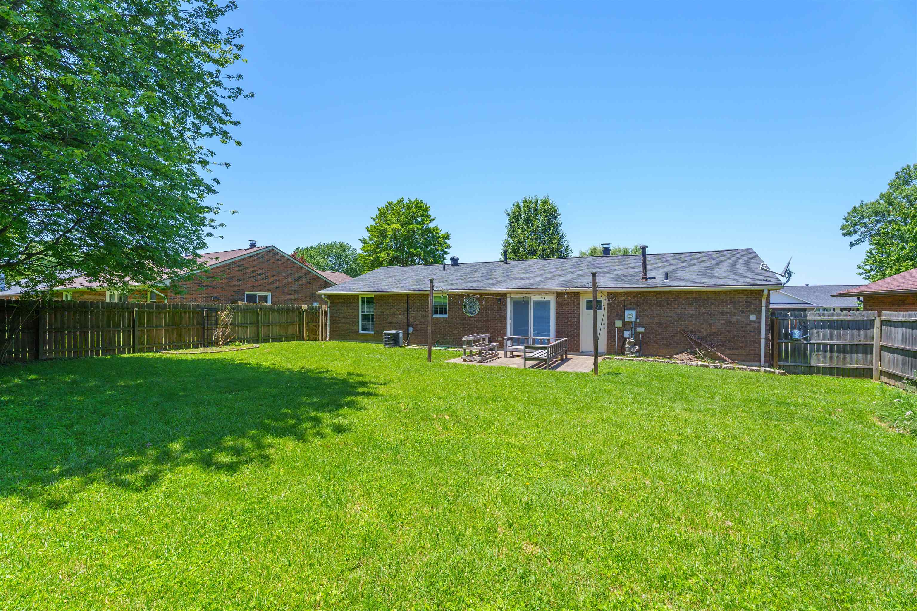 2324 Landsdowne S, Owensboro, Kentucky 42303, 3 Bedrooms Bedrooms, ,1 BathroomBathrooms,Single Family Residence,For Sale,Landsdowne S,89847