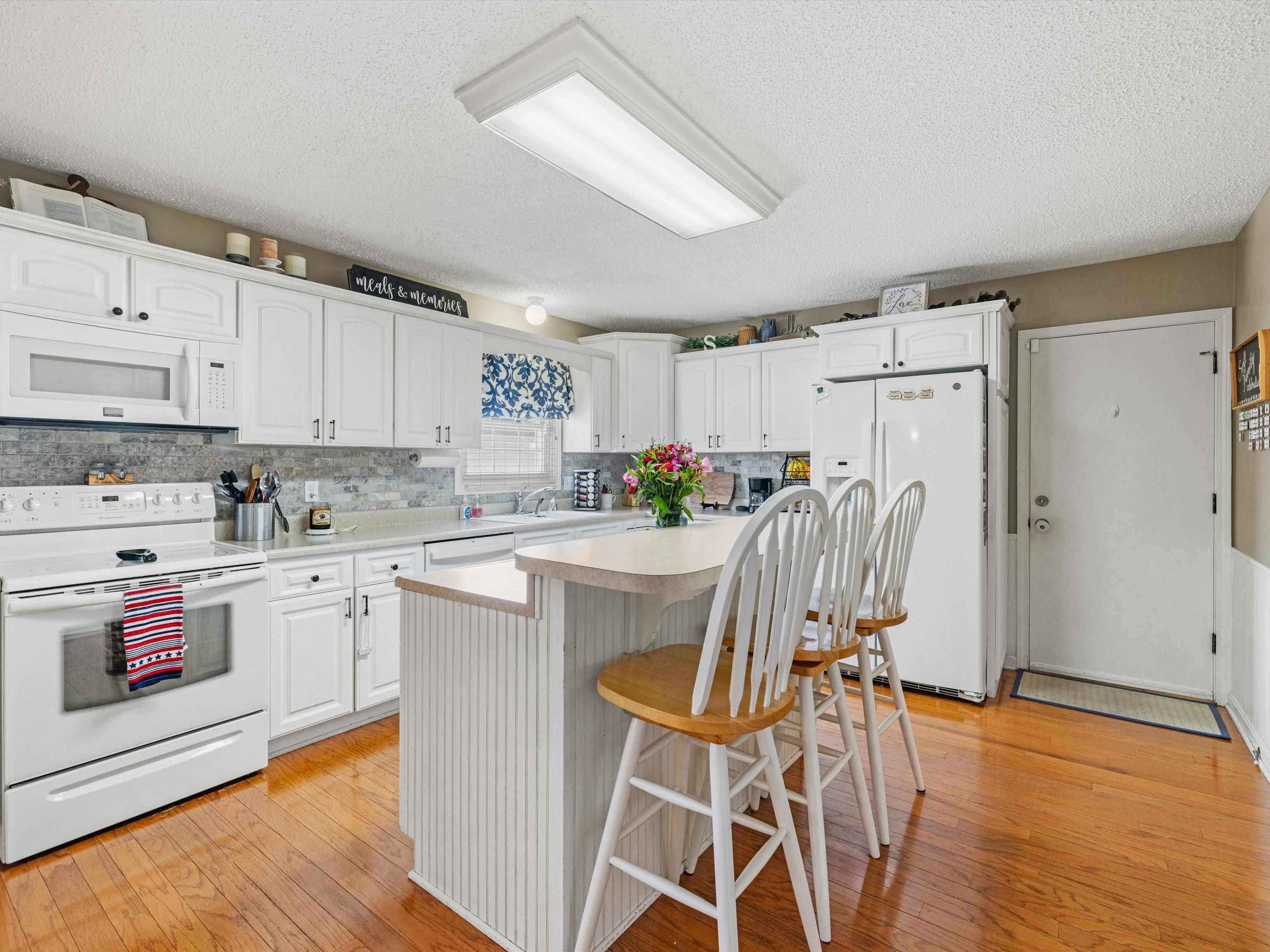 2632 Donerail Drive, Owensboro, Kentucky 42301, 4 Bedrooms Bedrooms, ,2 BathroomsBathrooms,Single Family Residence,For Sale,Donerail Drive,89849