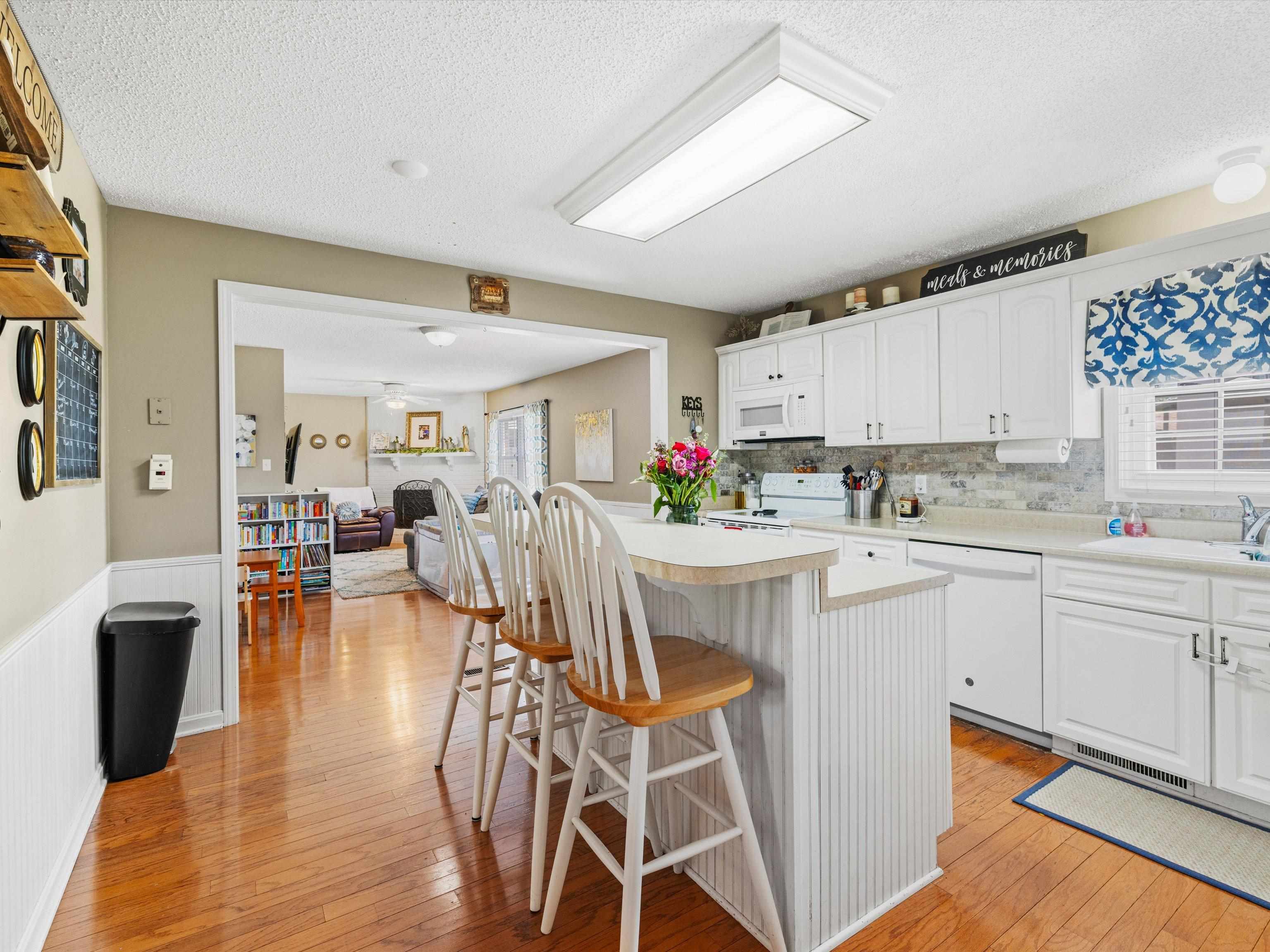 2632 Donerail Drive, Owensboro, Kentucky 42301, 4 Bedrooms Bedrooms, ,2 BathroomsBathrooms,Single Family Residence,For Sale,Donerail Drive,89849