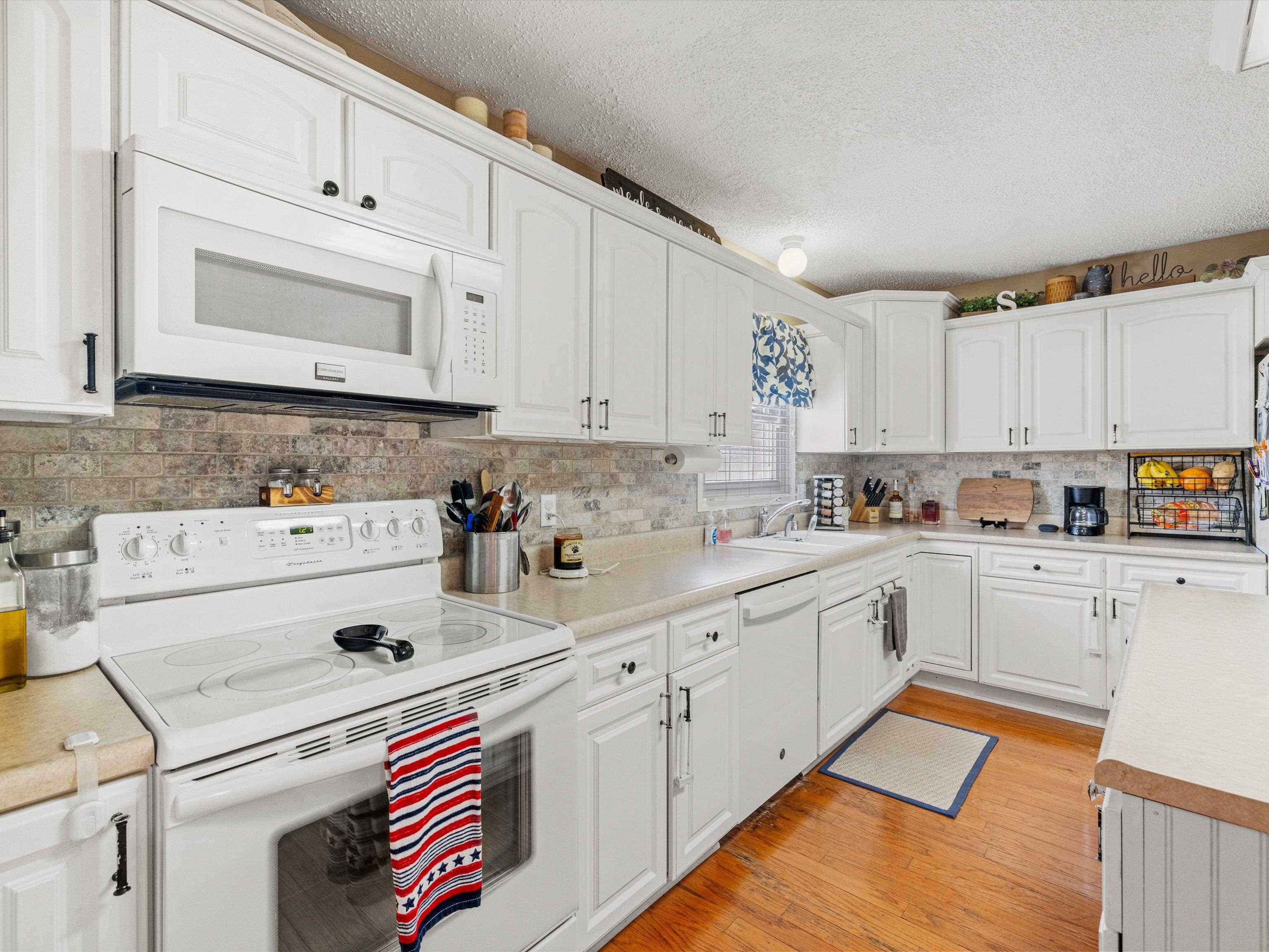 2632 Donerail Drive, Owensboro, Kentucky 42301, 4 Bedrooms Bedrooms, ,2 BathroomsBathrooms,Single Family Residence,For Sale,Donerail Drive,89849