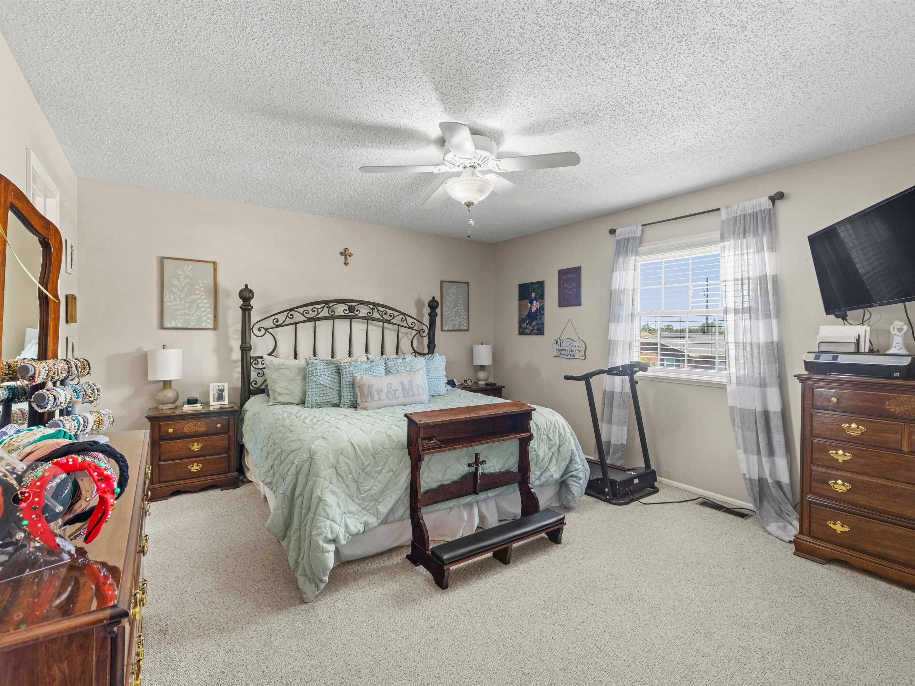 2632 Donerail Drive, Owensboro, Kentucky 42301, 4 Bedrooms Bedrooms, ,2 BathroomsBathrooms,Single Family Residence,For Sale,Donerail Drive,89849