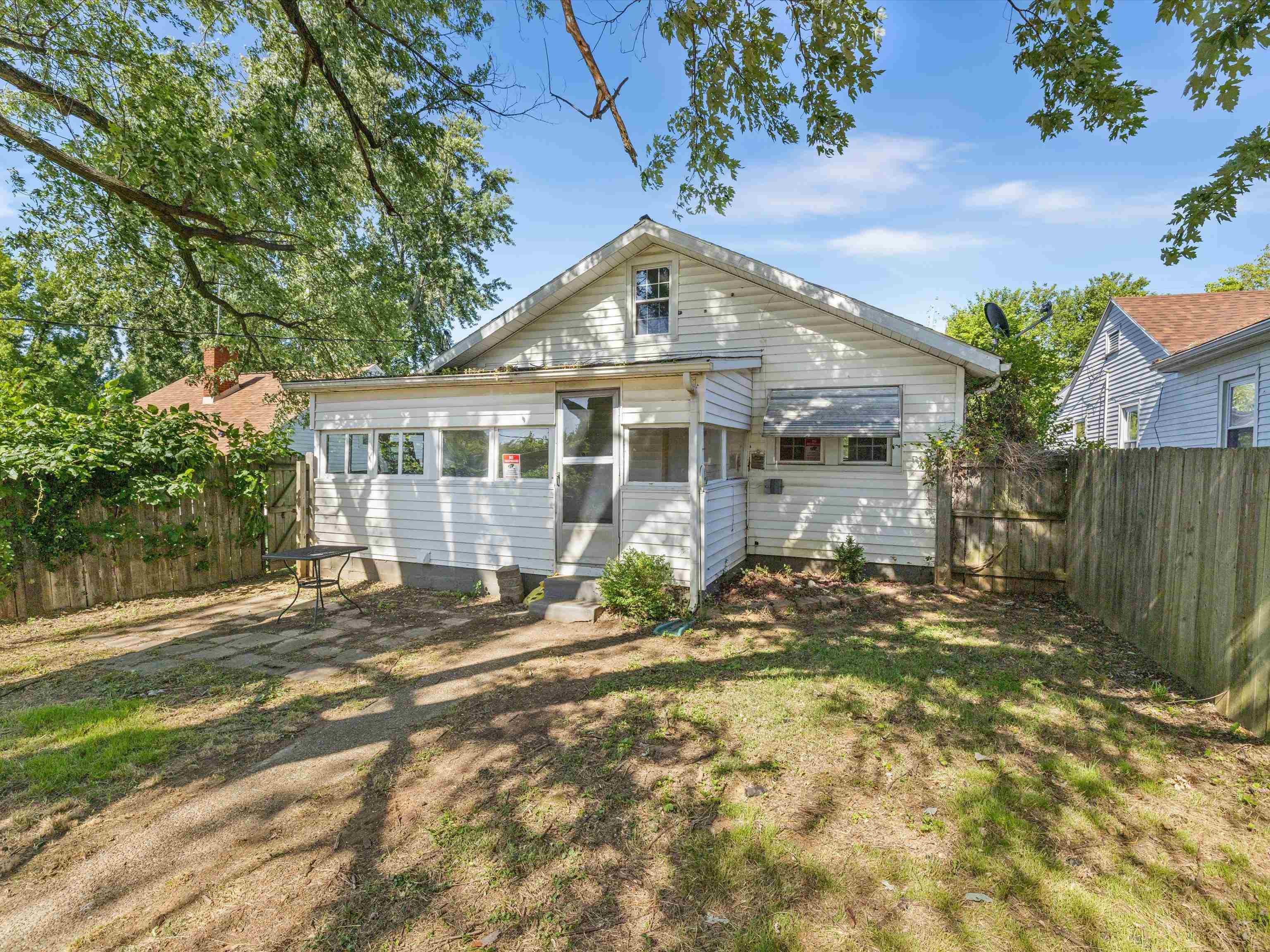 2104 McConnell Ave, Owensboro, Kentucky 42303, 2 Bedrooms Bedrooms, ,1 BathroomBathrooms,Single Family Residence,For Sale,McConnell Ave,89850