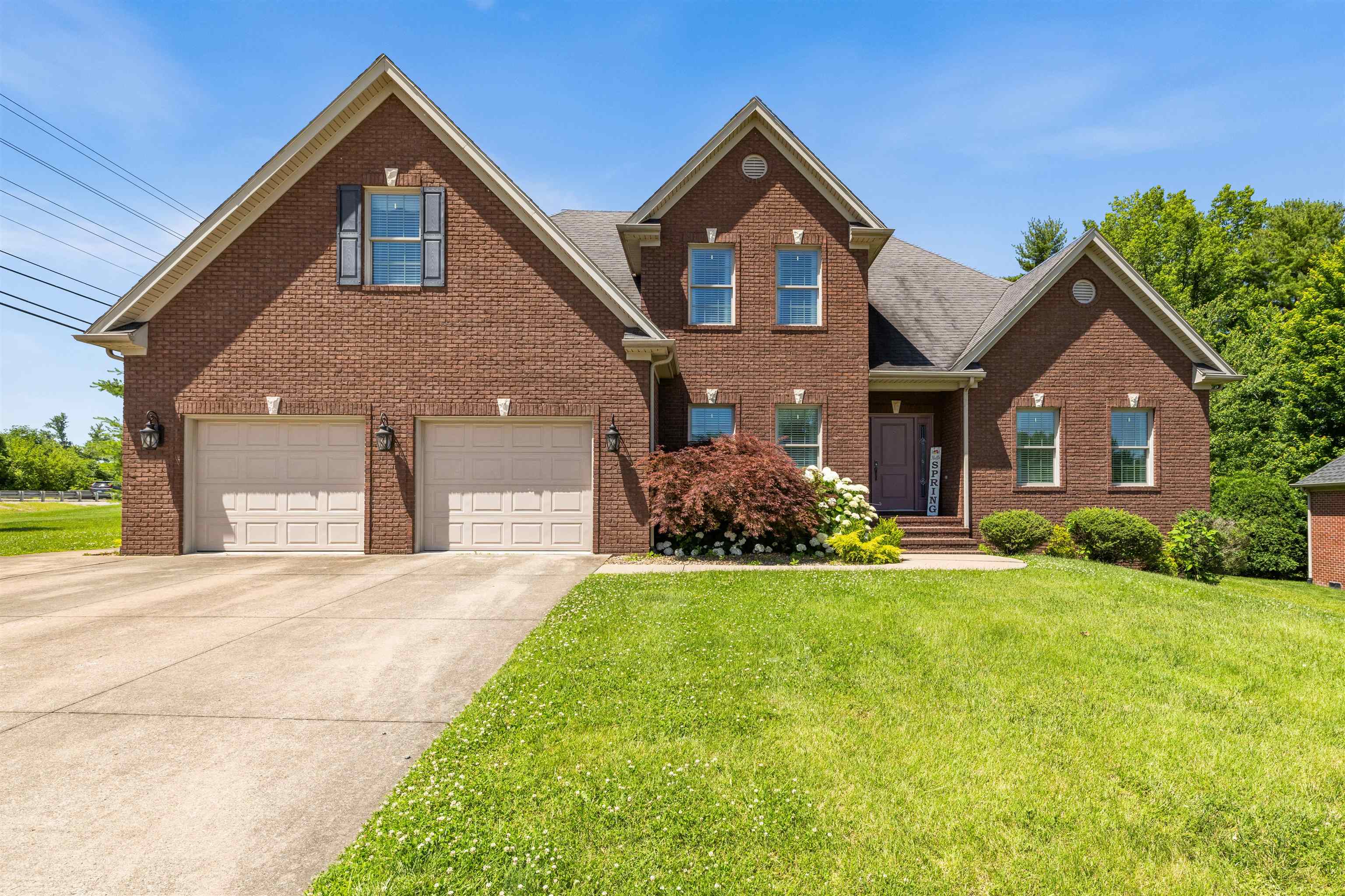 2401 Hillbrooke Parkway, Owensboro, Kentucky 42303-4542, 5 Bedrooms Bedrooms, ,3 BathroomsBathrooms,Single Family Residence,For Sale,Hillbrooke Parkway,89857