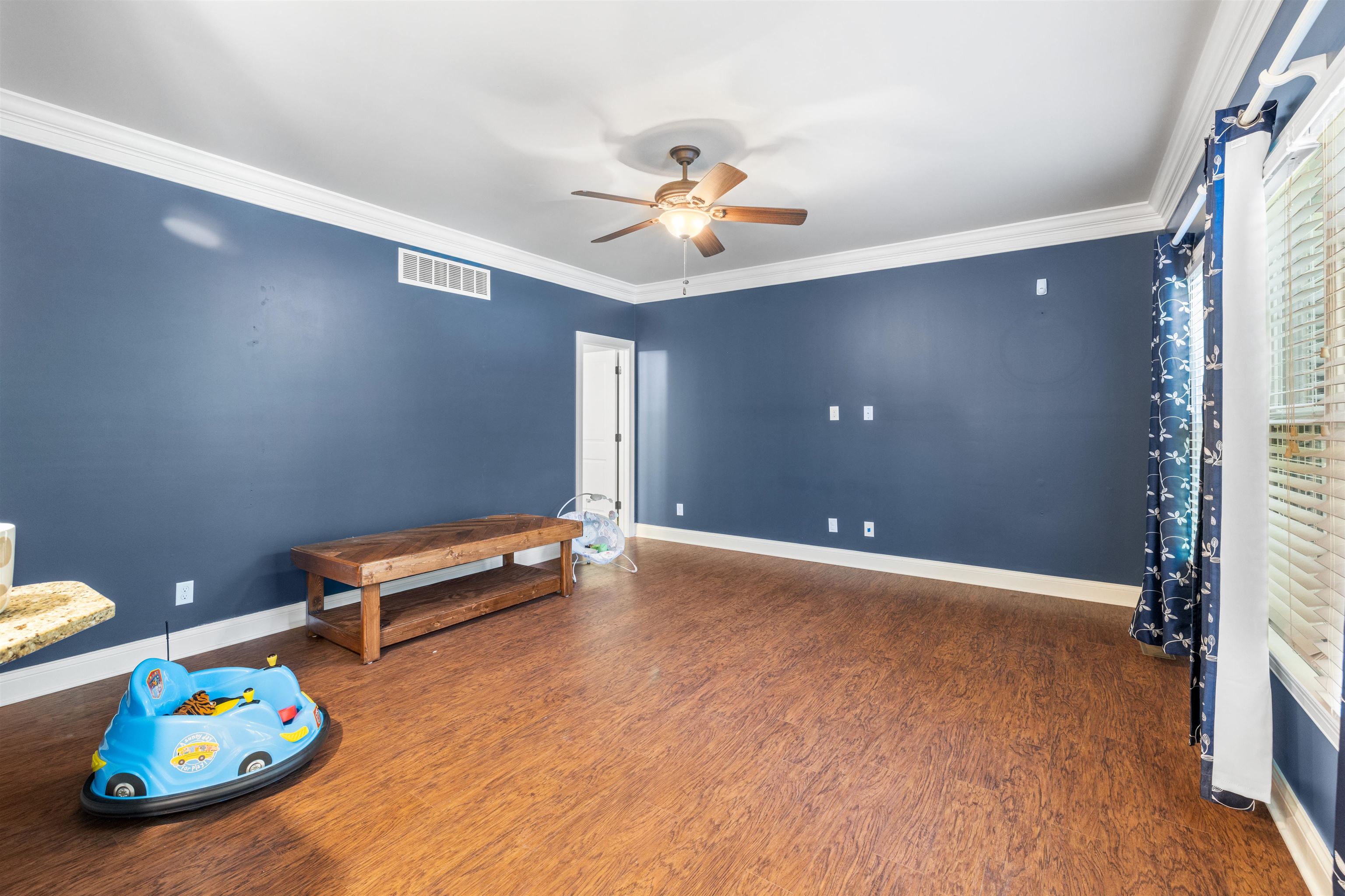 2401 Hillbrooke Parkway, Owensboro, Kentucky 42303-4542, 5 Bedrooms Bedrooms, ,3 BathroomsBathrooms,Single Family Residence,For Sale,Hillbrooke Parkway,89857