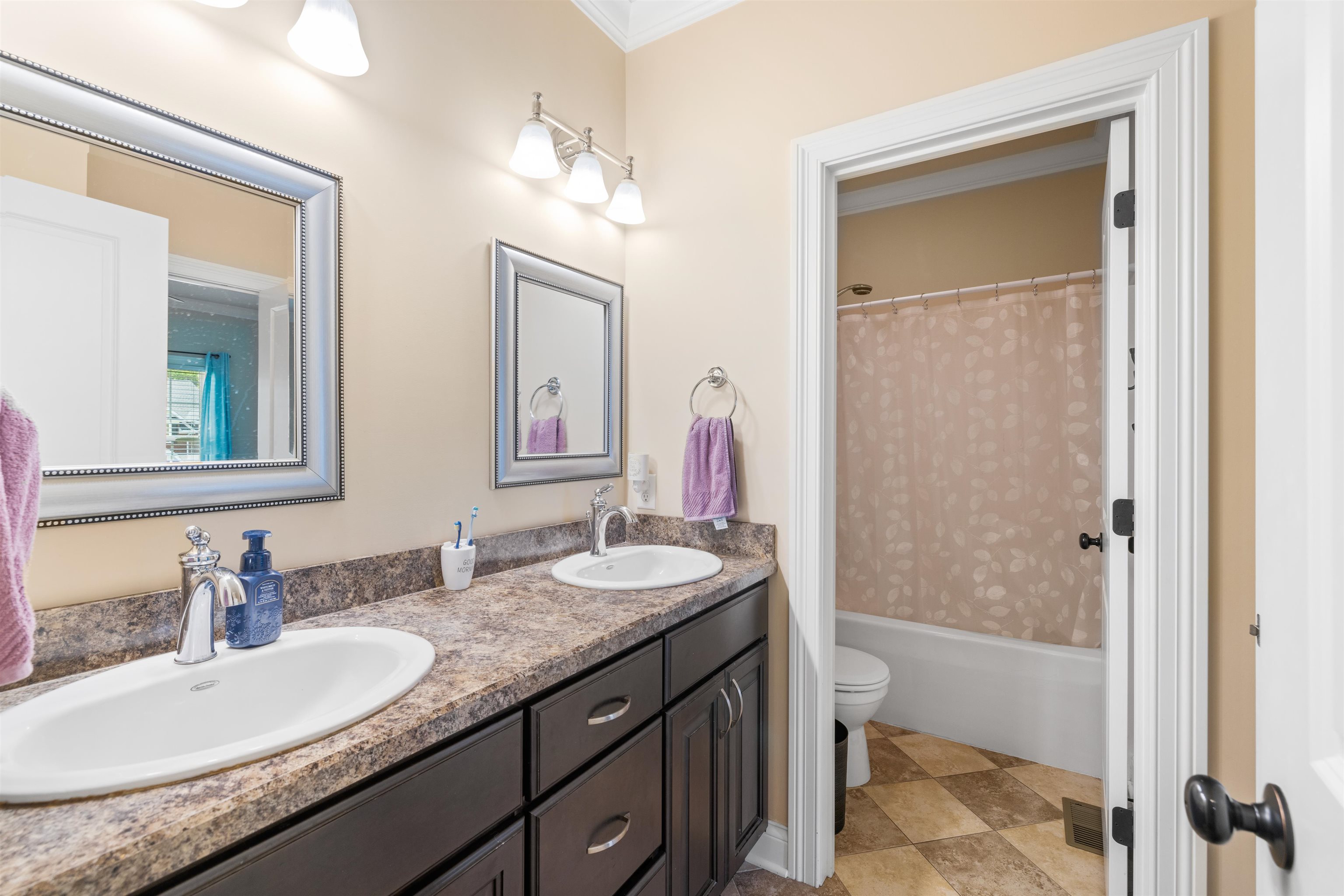 2401 Hillbrooke Parkway, Owensboro, Kentucky 42303-4542, 5 Bedrooms Bedrooms, ,3 BathroomsBathrooms,Single Family Residence,For Sale,Hillbrooke Parkway,89857